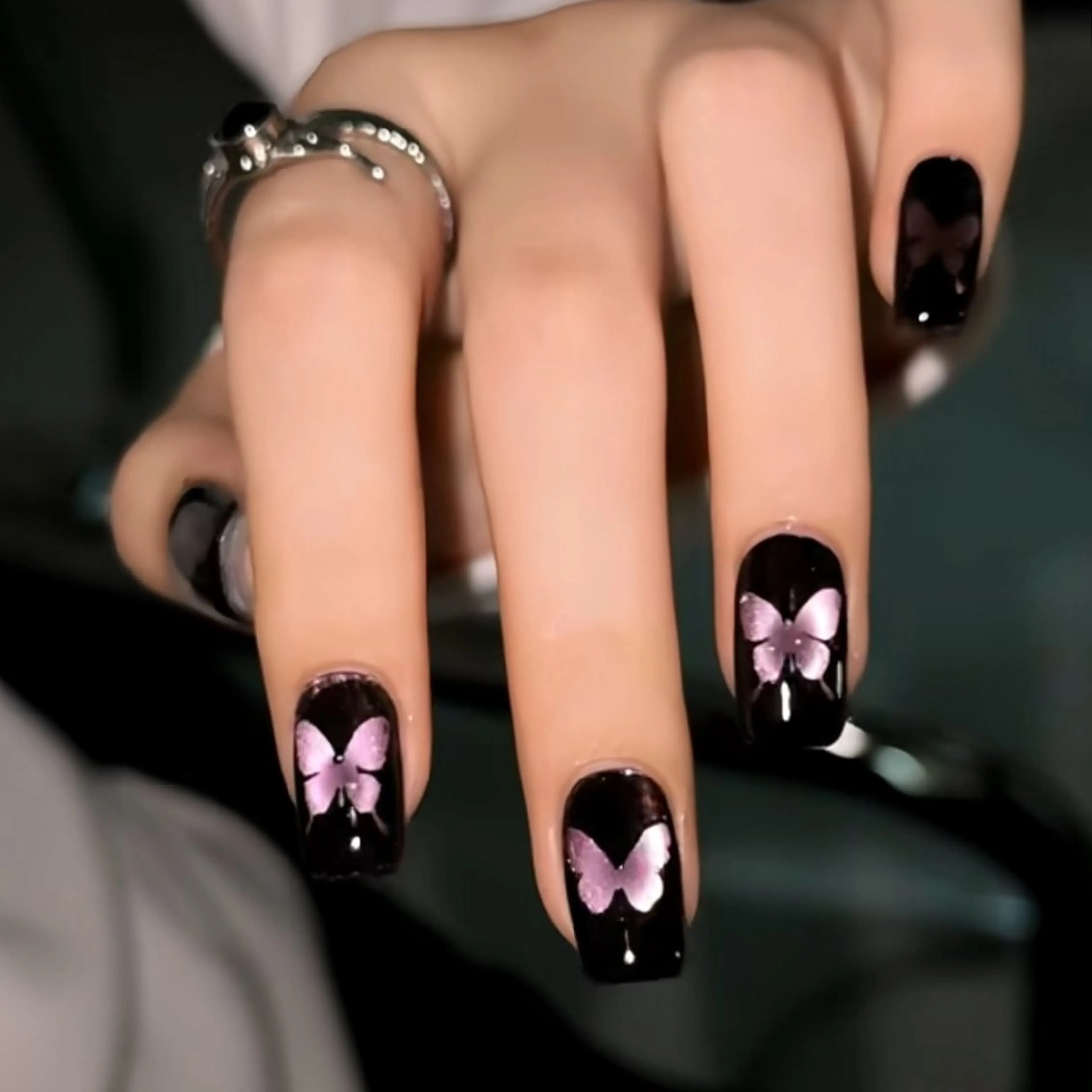 ベースカラー・図形選択自由のマグネットネイルの写真