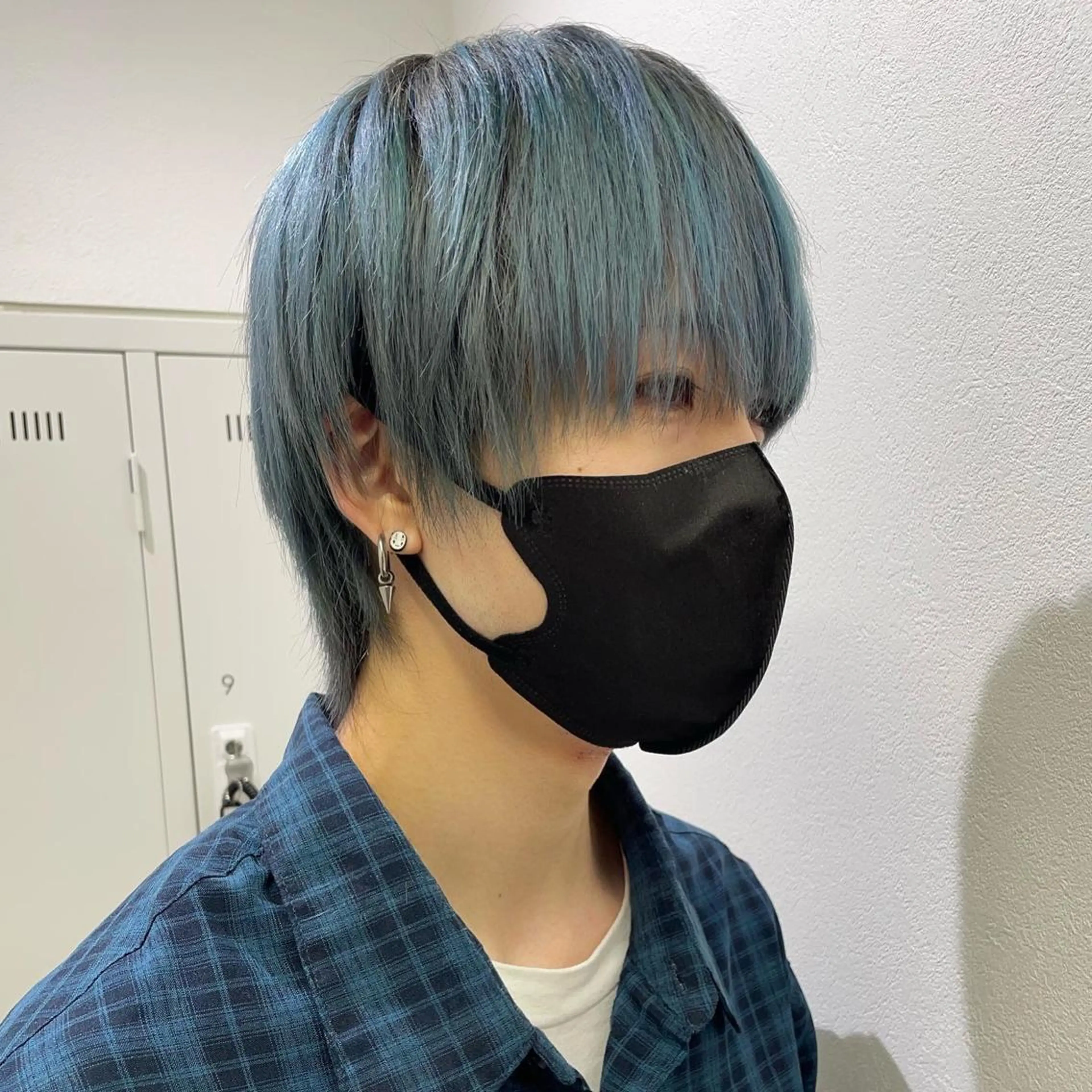 カラー メンズ 渡部凌我 小顔ウルフ ハイトーンカラーのヘアスタイル