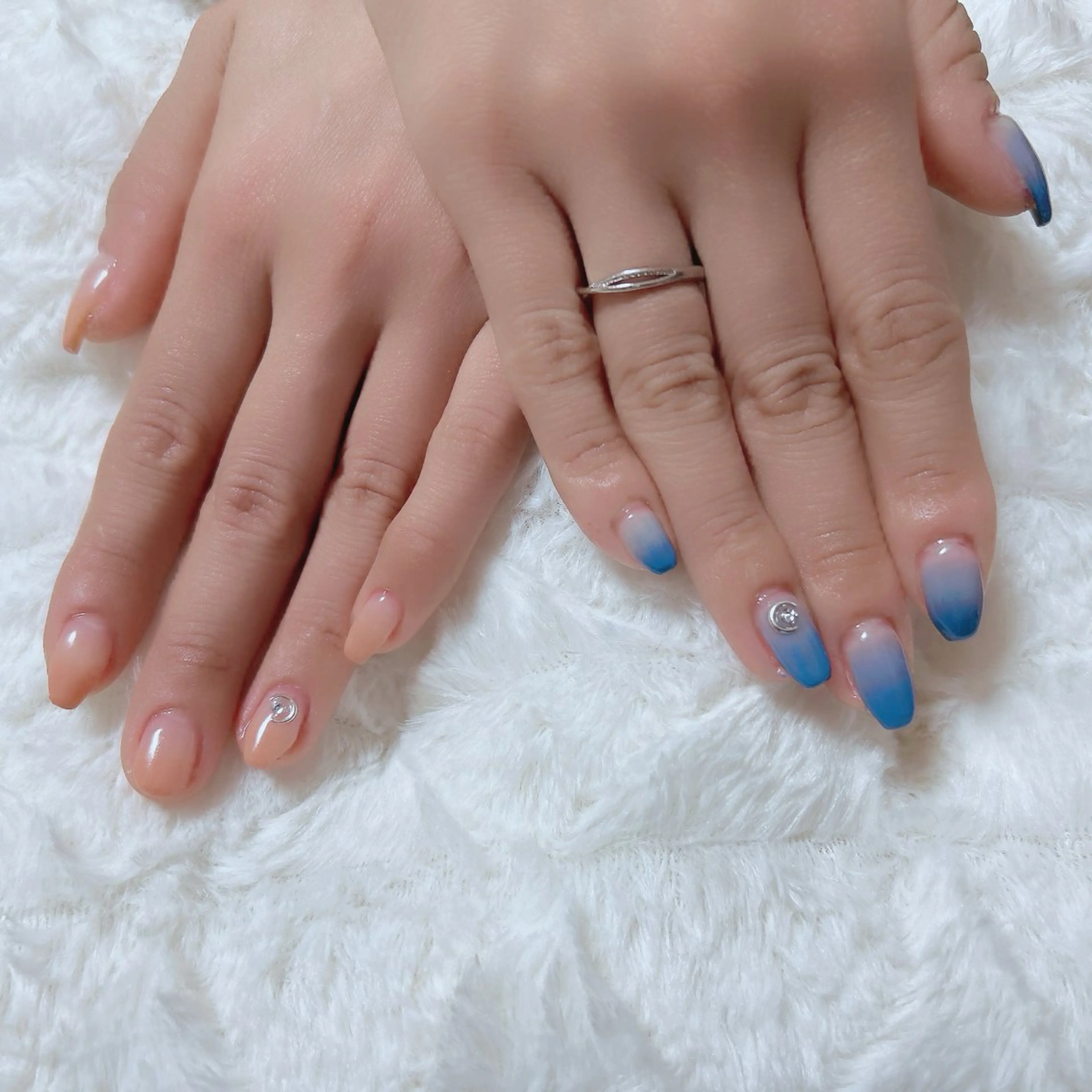 ネイル ブルー グラデーション ANNE綾瀬店 eriのネイルデザイン