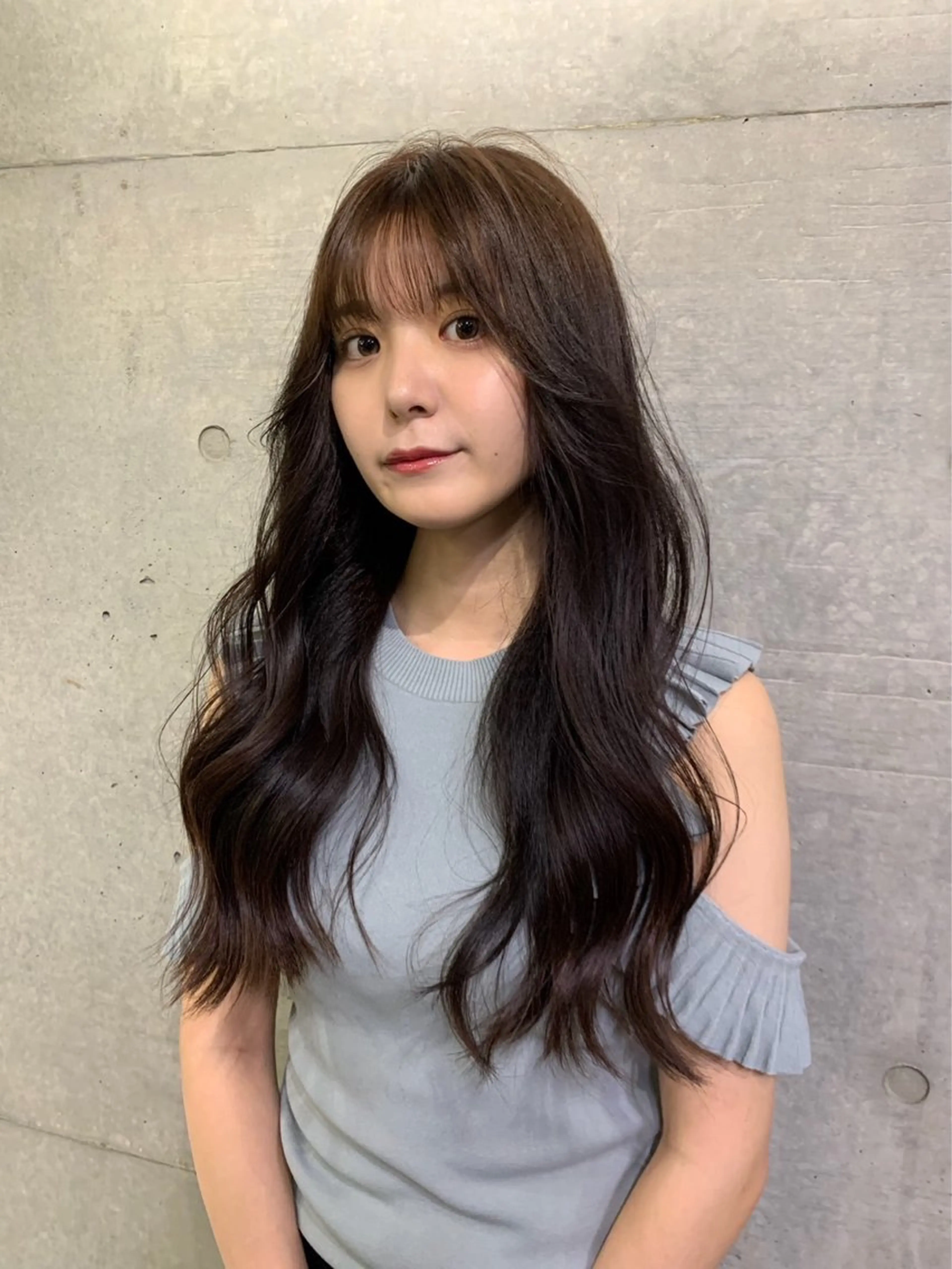 セミロング カラー ヘアアレンジ 透明感カラー くびれヘア 韓国風ヘア THE./ブリーチ 透感カラー/髪質改善のヘアスタイル