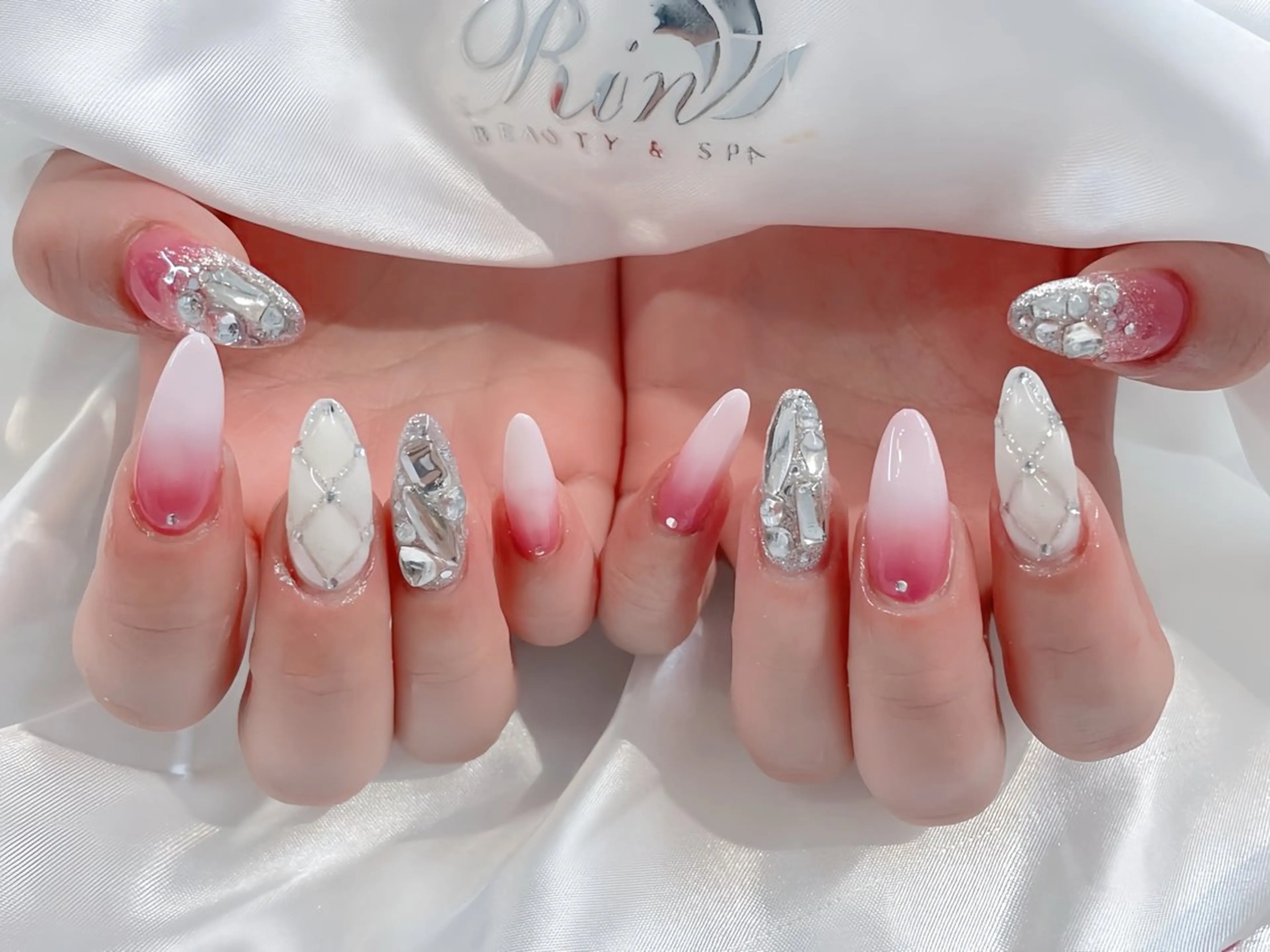 ネイル アートネイル 成人式 ロングネイル ニュアンスネイル スカルプネイル ハンドネイル Rin Nail 新大久保店のネイルデザイン