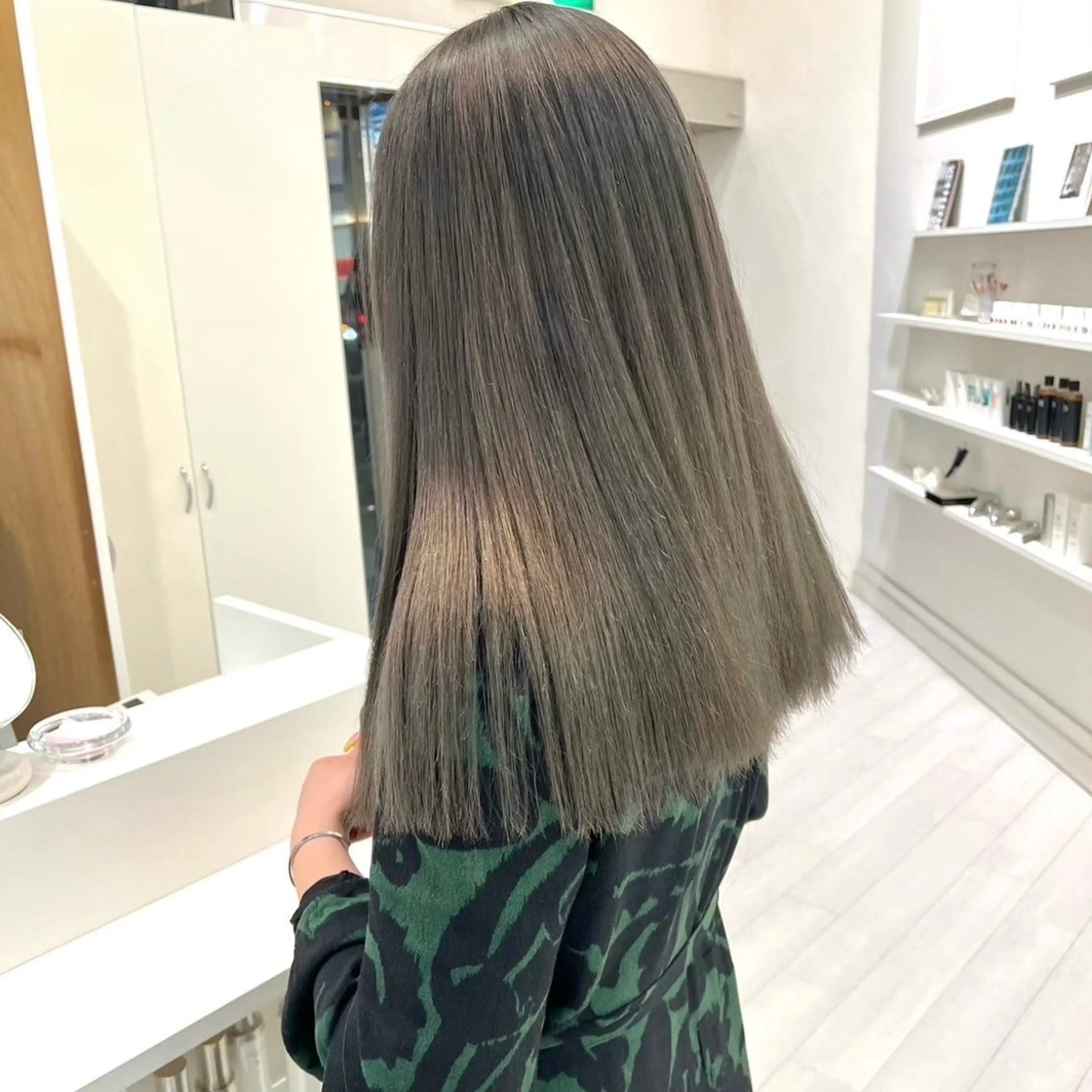 セミロング ヘアカラー ParveMix /石田 佳澄🩶のヘアスタイル