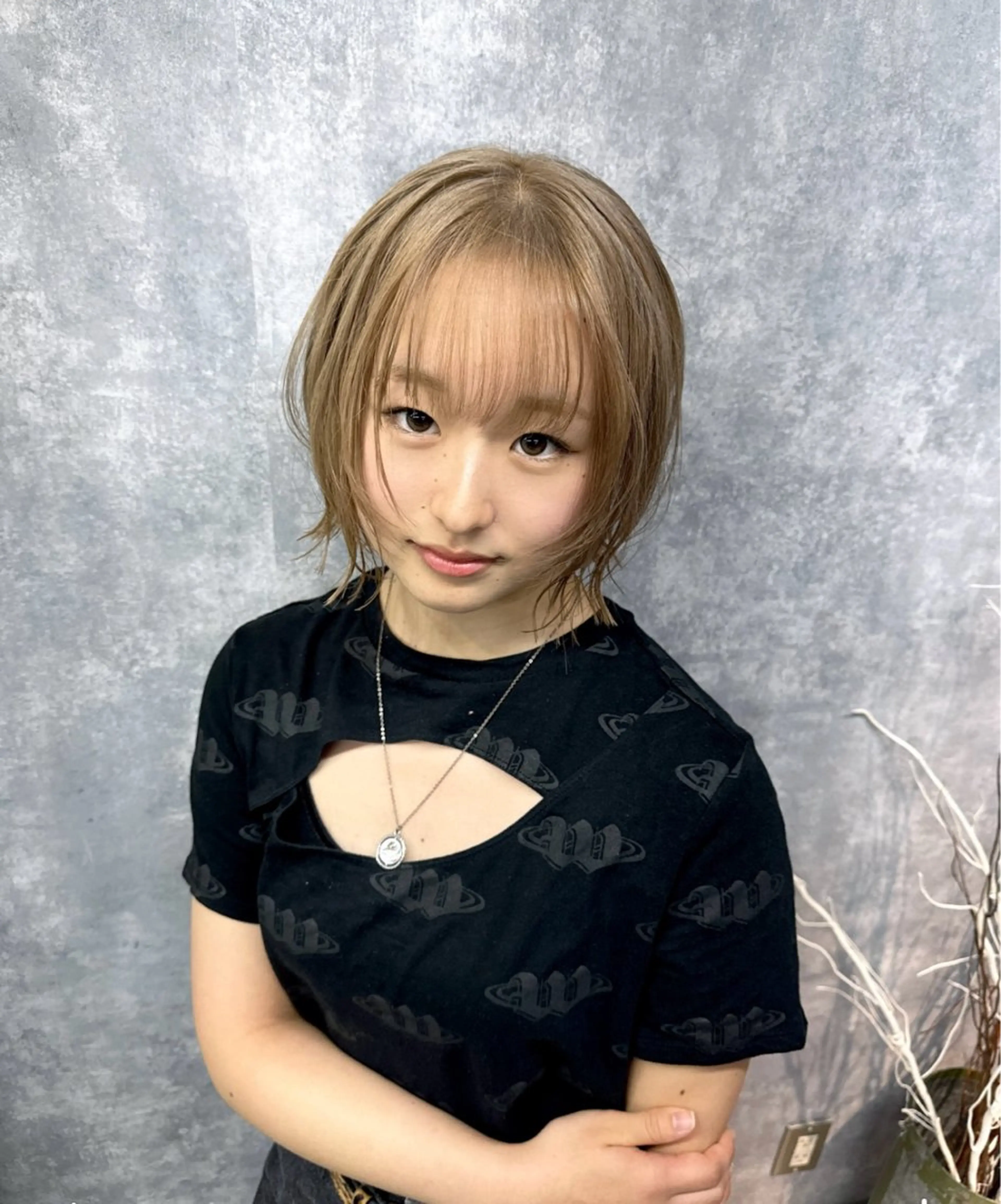 ショート カラー 切りっぱなしボブ 前下がりボブ ボブレイヤー ブリーチ ケアブリーチ 【.ico】心斎橋/ ウルフ/飛田ゆうきのヘアスタイル