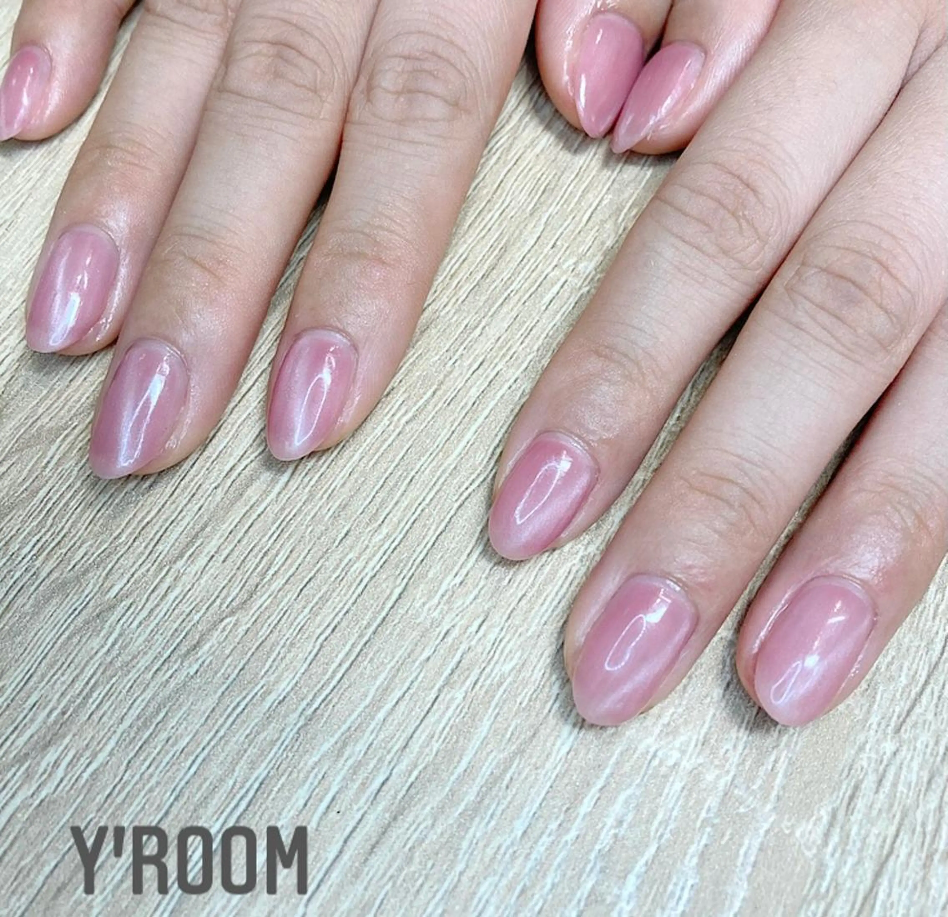 ネイル オーロラネイル フラッシュネイル ジェルネイル グラデーション 氷ネイル・うるうるネイル ハンドネイル YUKA （ネイリスト）のネイルデザイン