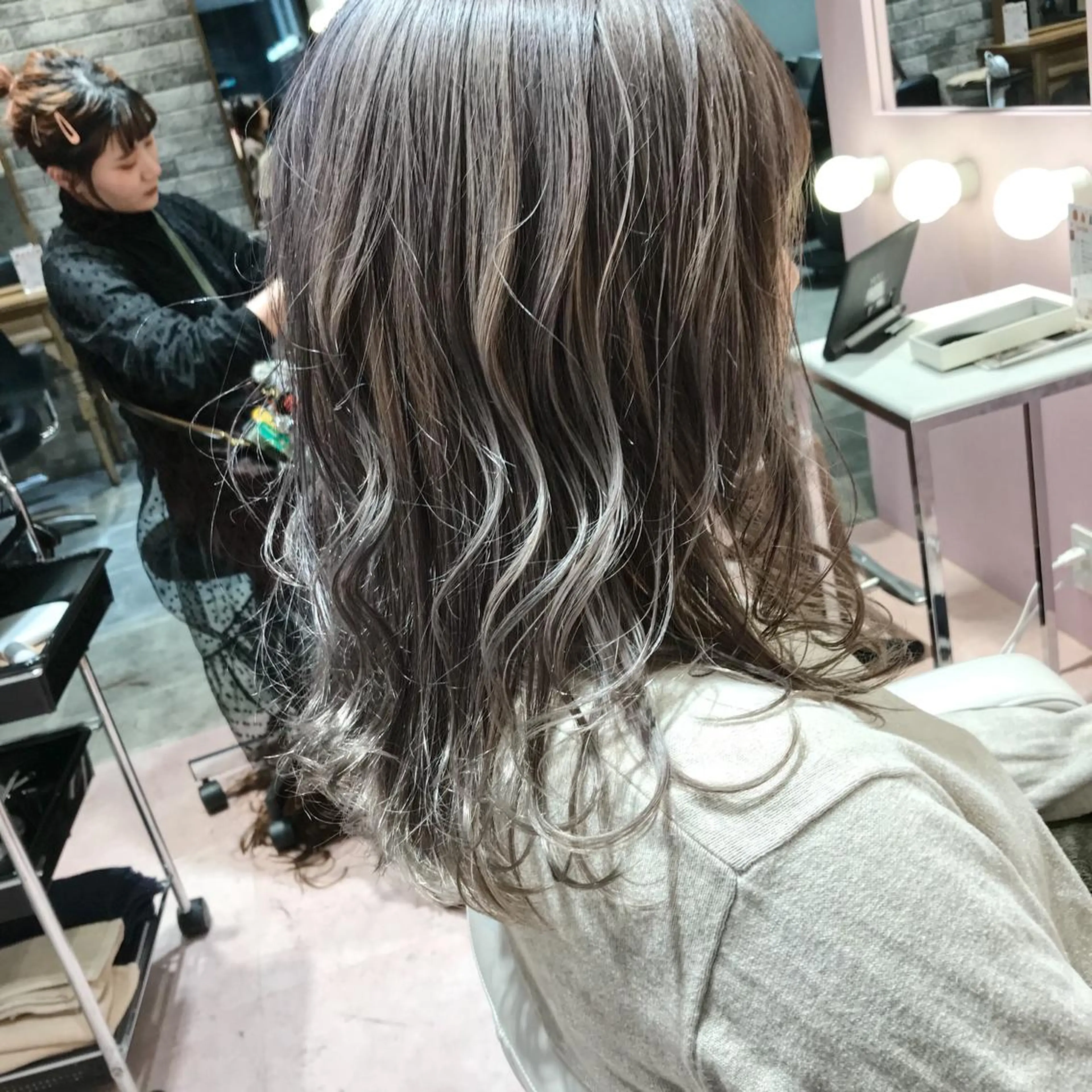 ミディアム カット ヘアカラー トリートメント 所渉/韓国レイヤー /ウルフカットのヘアスタイル