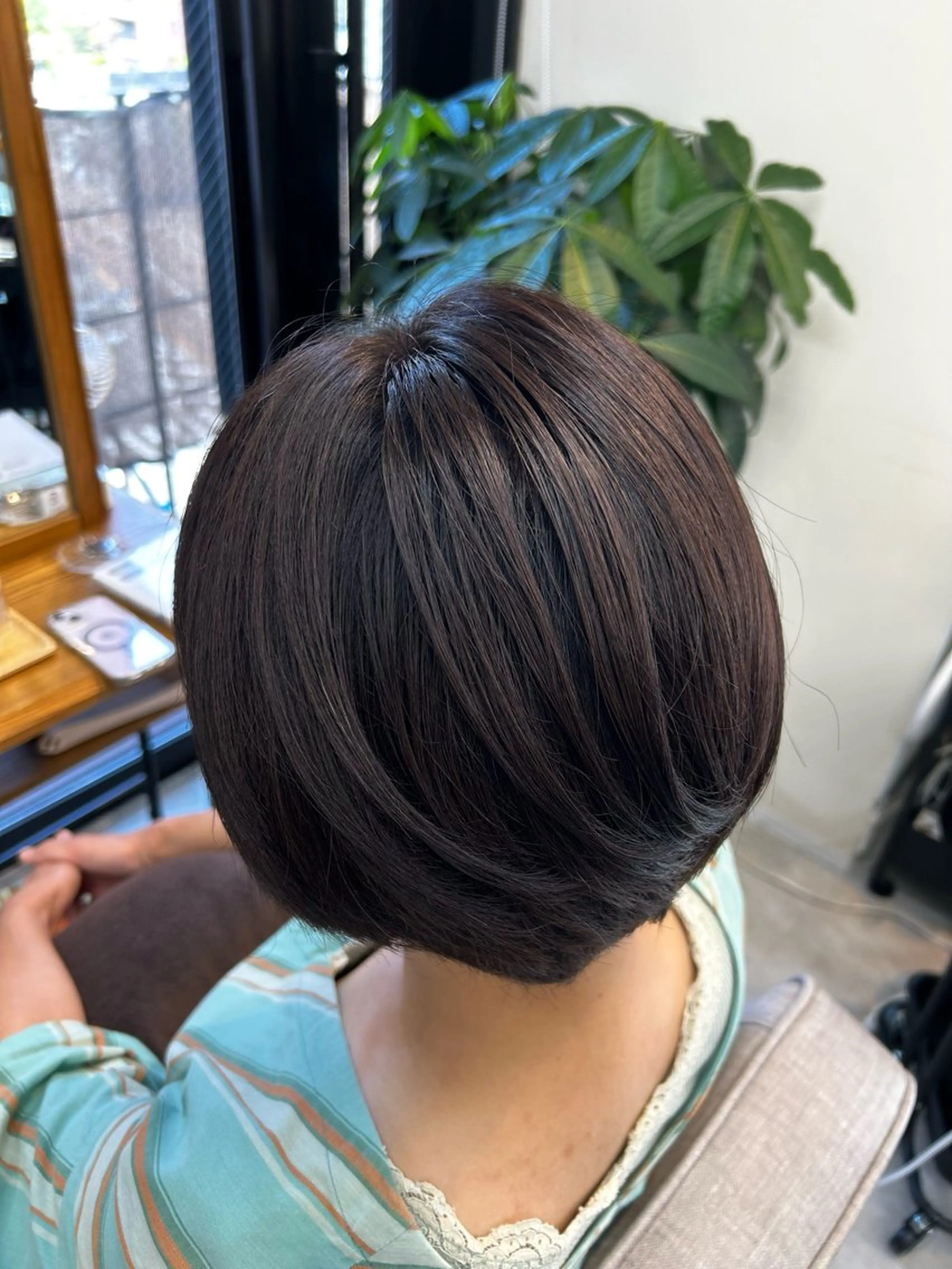 ショート アッシュ 桜木町 2分 ミセスショートのヘアスタイル
