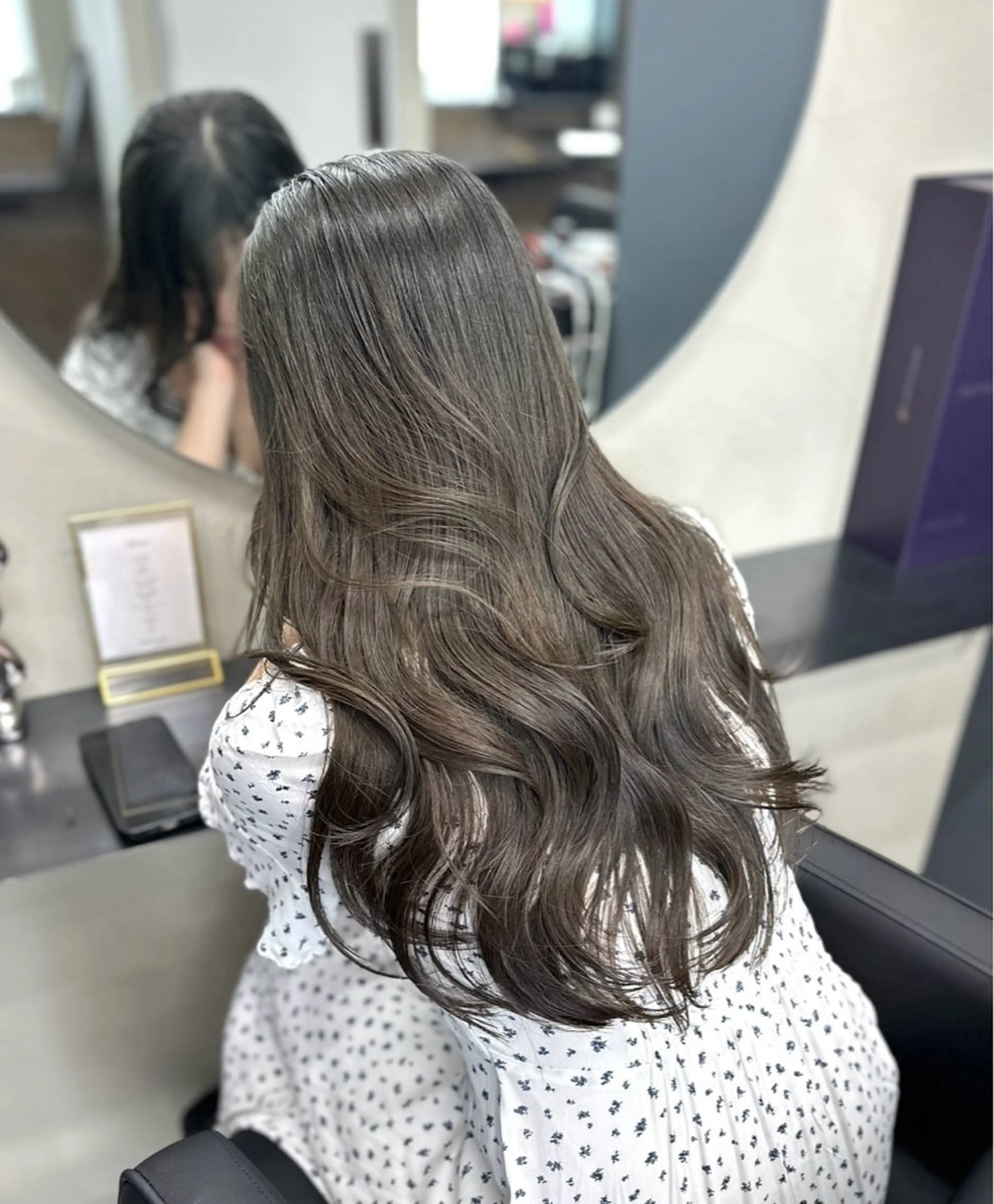 ロング カラー ヘアアレンジ ブリーチ ダークグレー ダークグレージュ グレージュ ブリーチなしカラー カット ヘアカラー トリートメント 新宿⌇韓国風ヘア ⌇透明感カラーのヘアスタイル