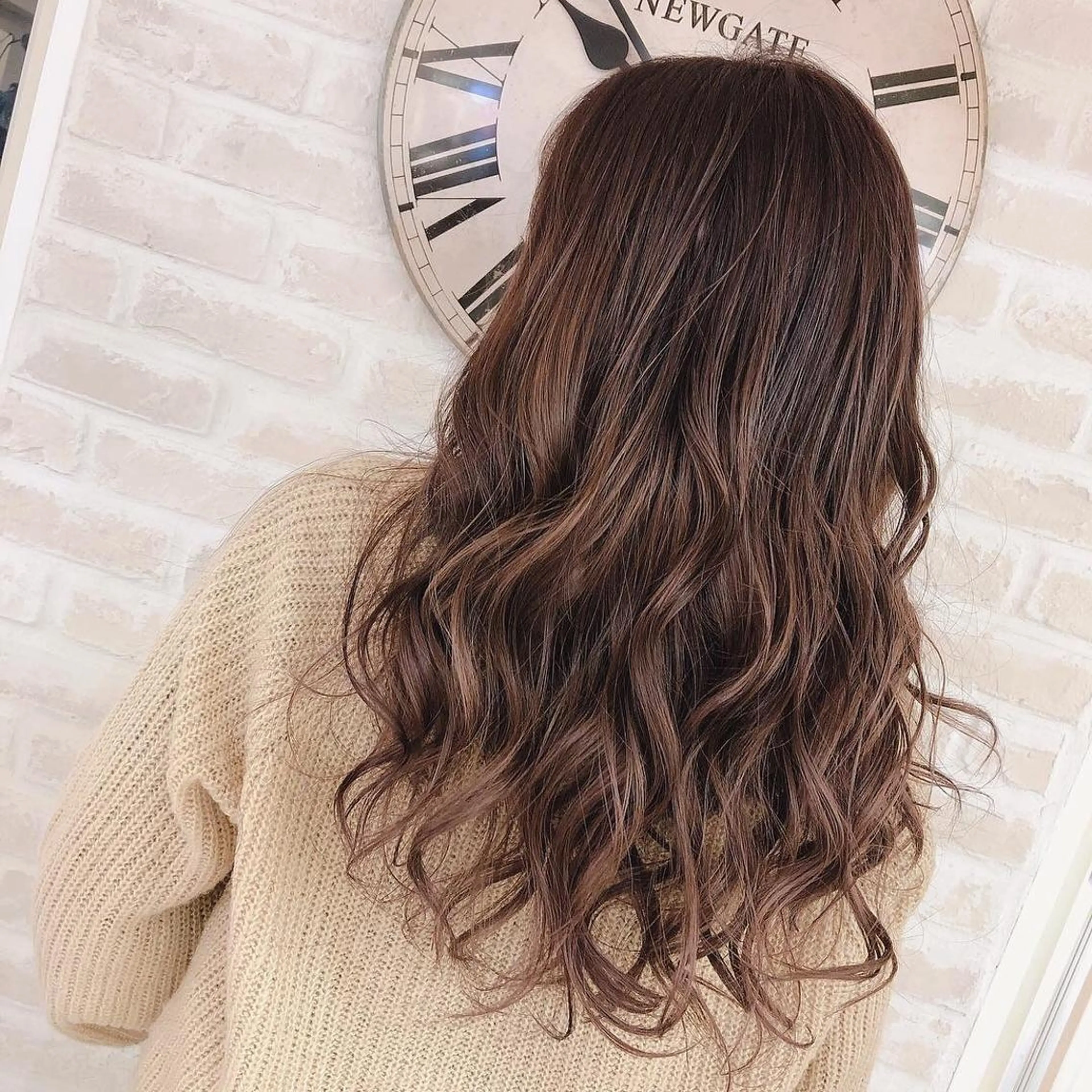 ロング カラー ブラウンカラー グラデーションカラー ピンクカラー ピンクブラウン カット ヘアカラー トリートメント ヘアセット Aujua ソムリエ 勝又舞夏のヘアスタイル