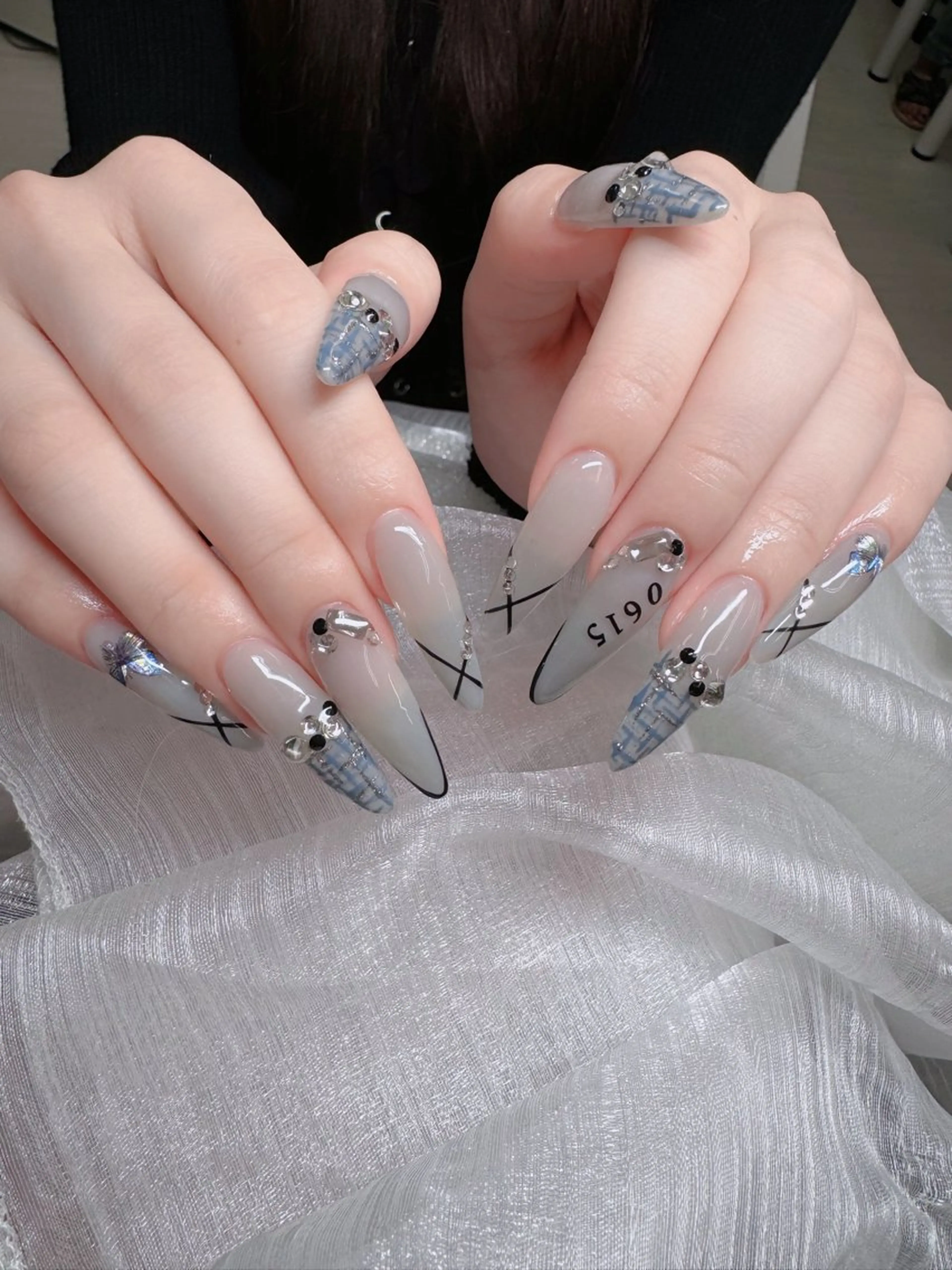 ネイル オーロラネイル フレンチネイル ジェルネイル ハロウィン キラキラネイル H.baby Nail Salonのネイルデザイン
