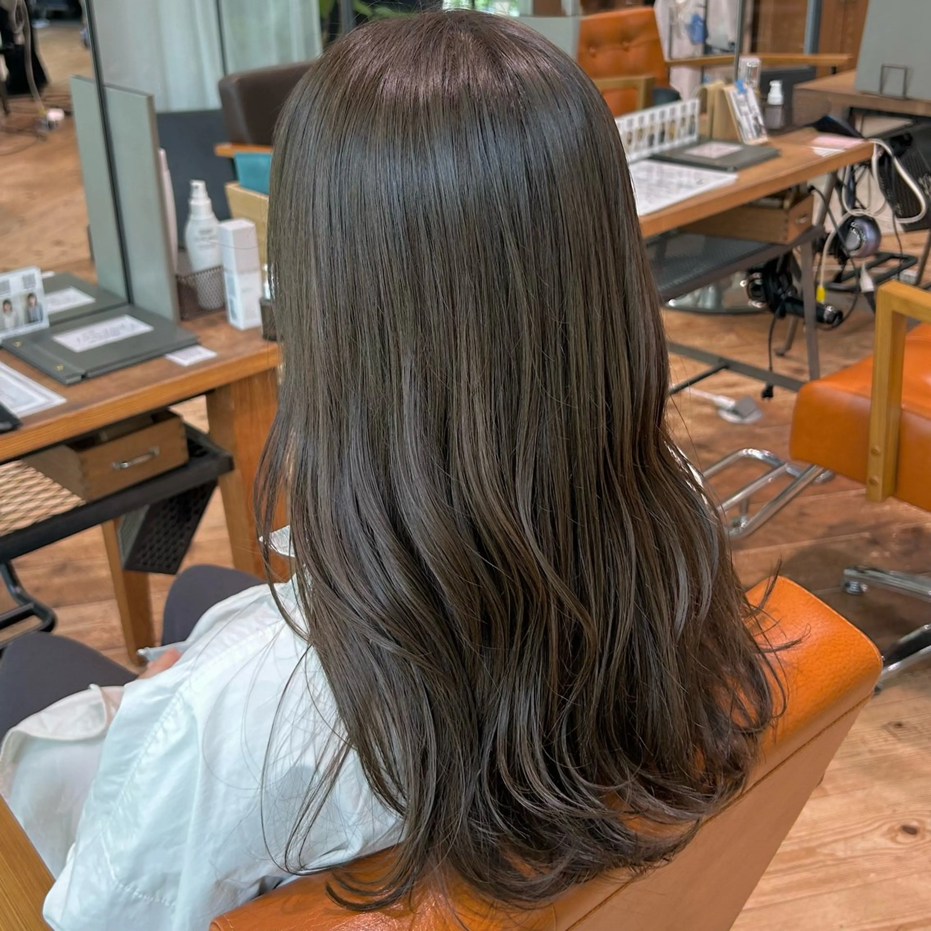 ロング カラー ベージュカラー ブリーチ ブリーチなしカラー オリーブベージュ ヘアカラー nana/ボブ/ レイヤー/梅田のヘアスタイル