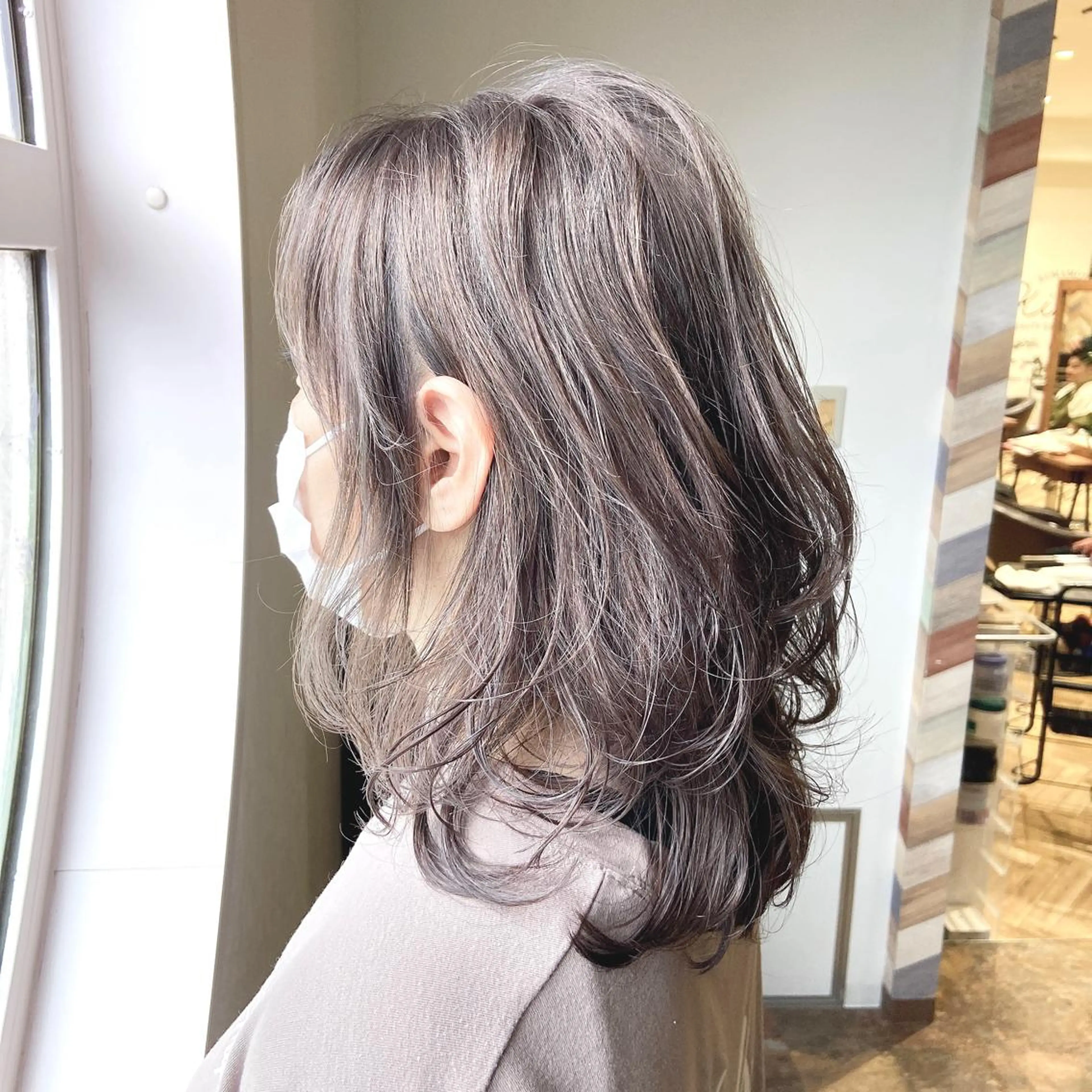 セミロング アイスグレージュ NAKAHARA TSUKUSHIのヘアスタイル