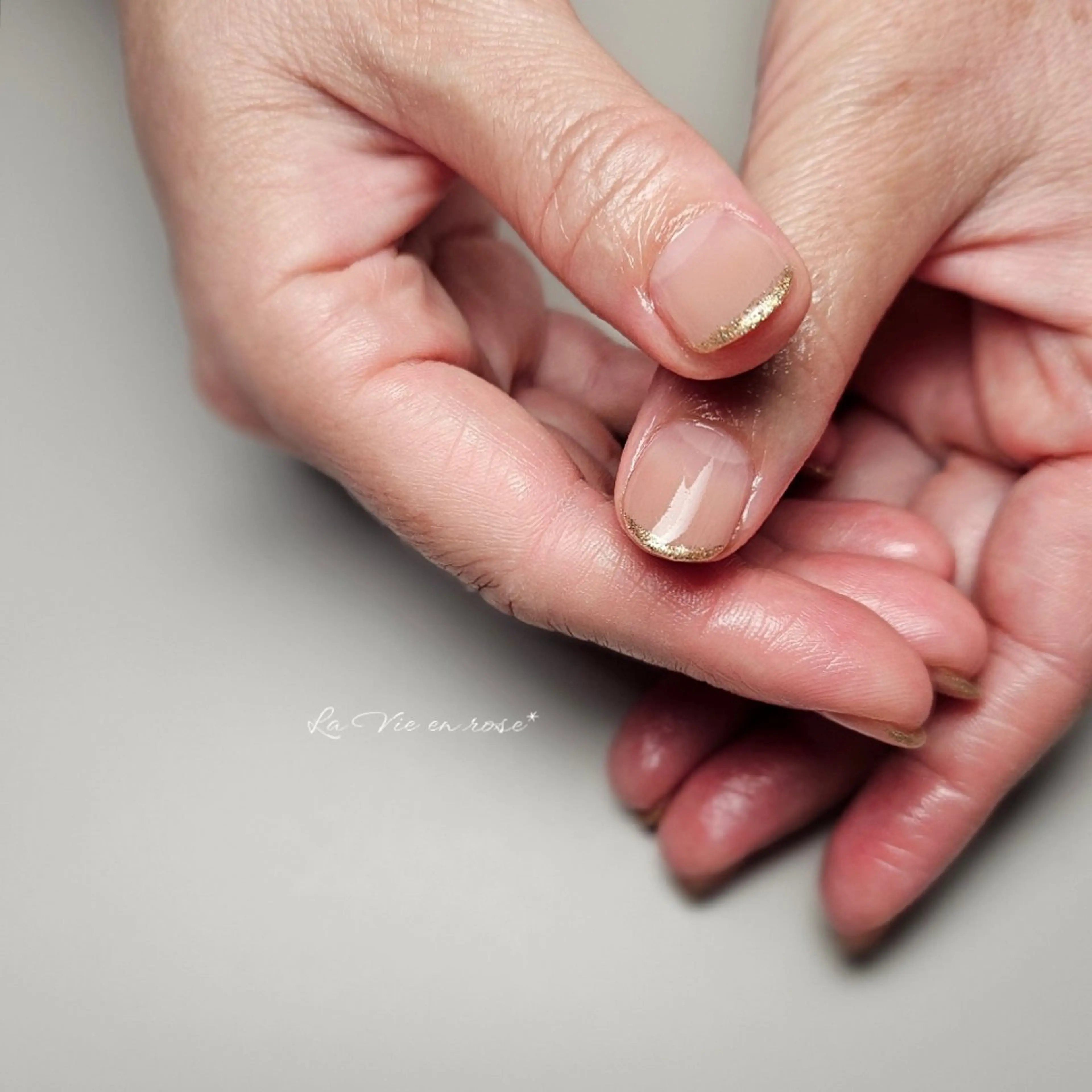 ネイル ゴールド ラヴィアン ローズのネイルデザイン