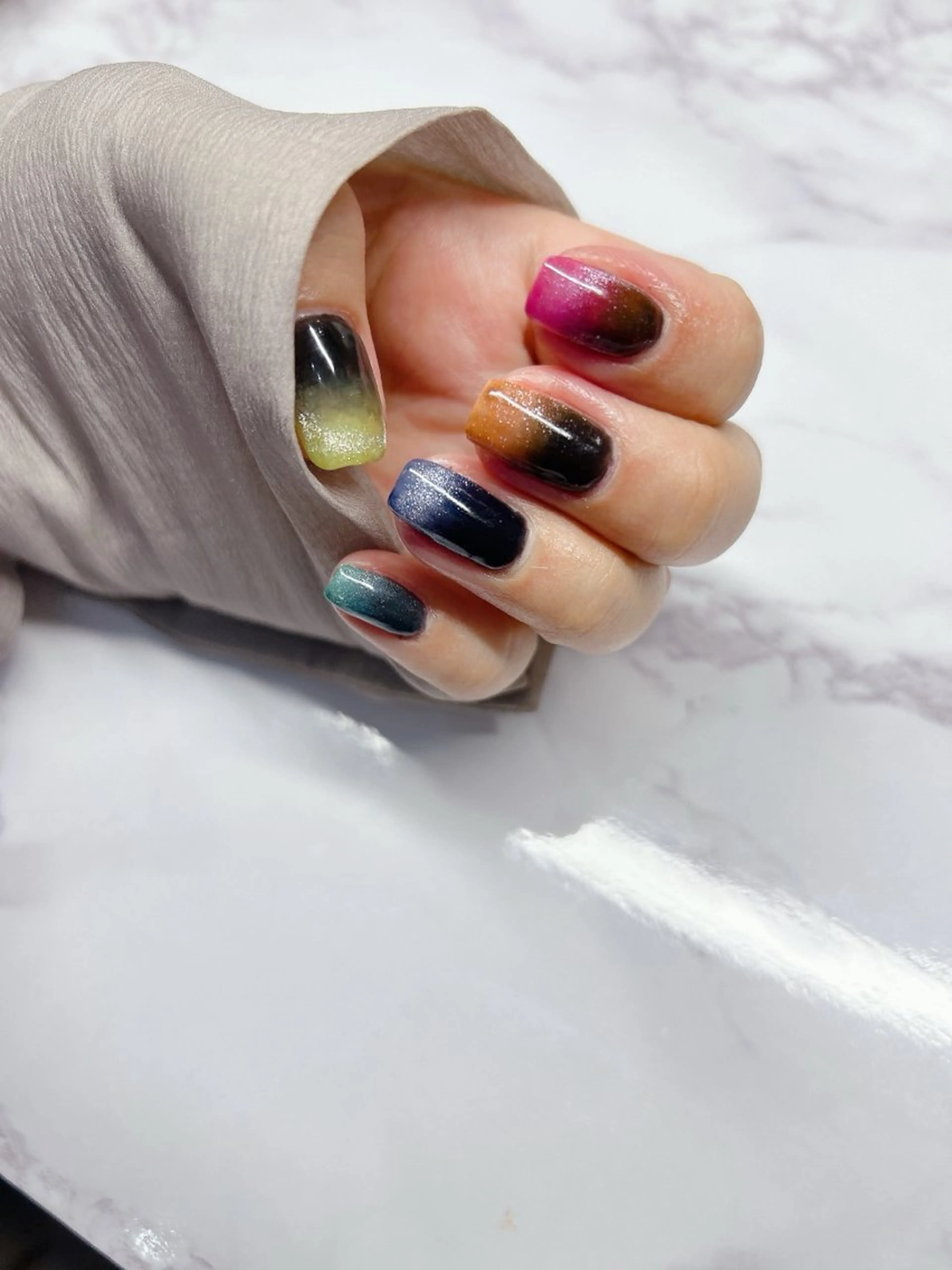 ネイル グラデーション マグネットネイル MYu Beauty Salon YURIのネイルデザイン