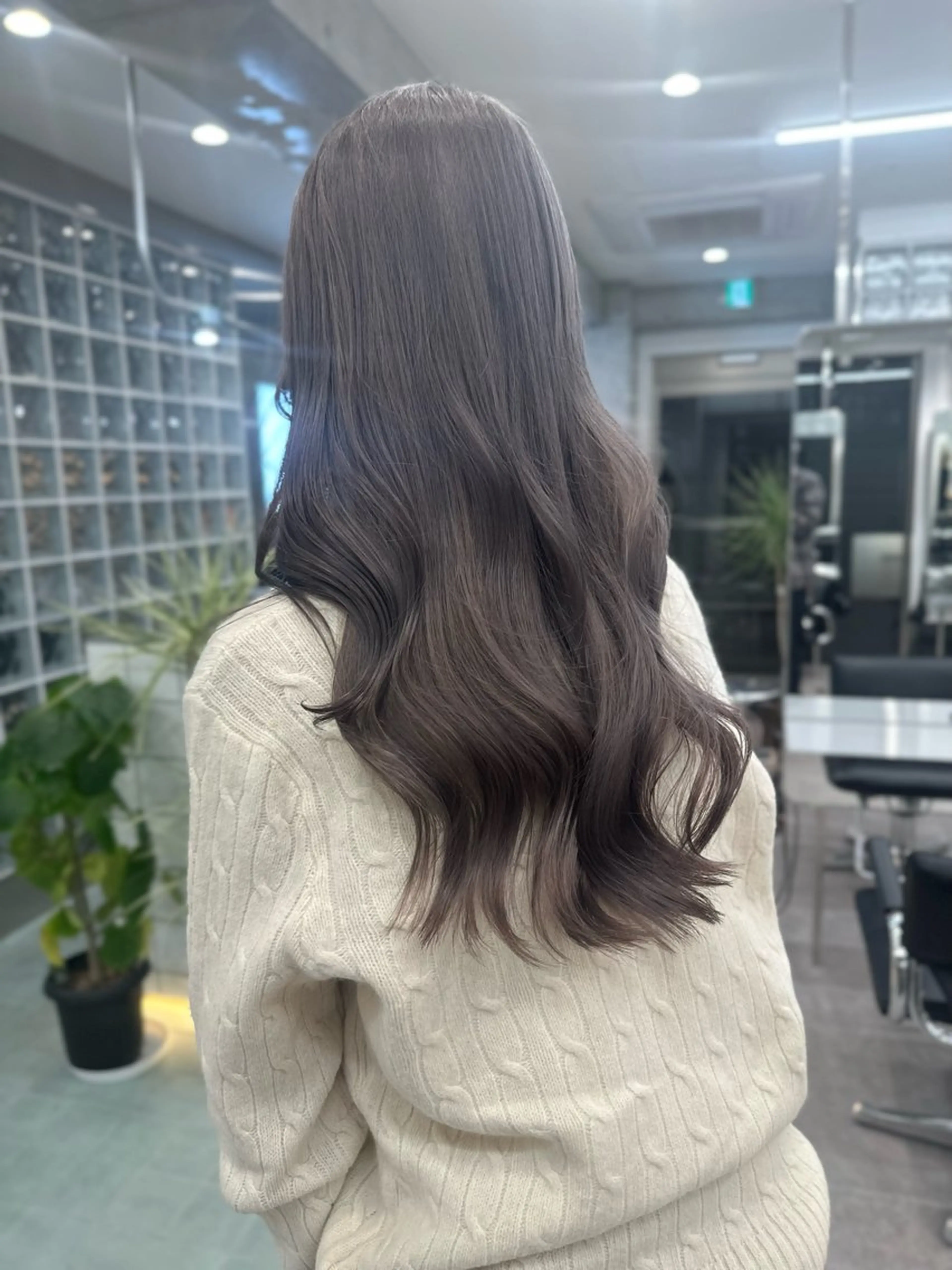 ロング ヘーゼルブラウン ゆりのヘアスタイル