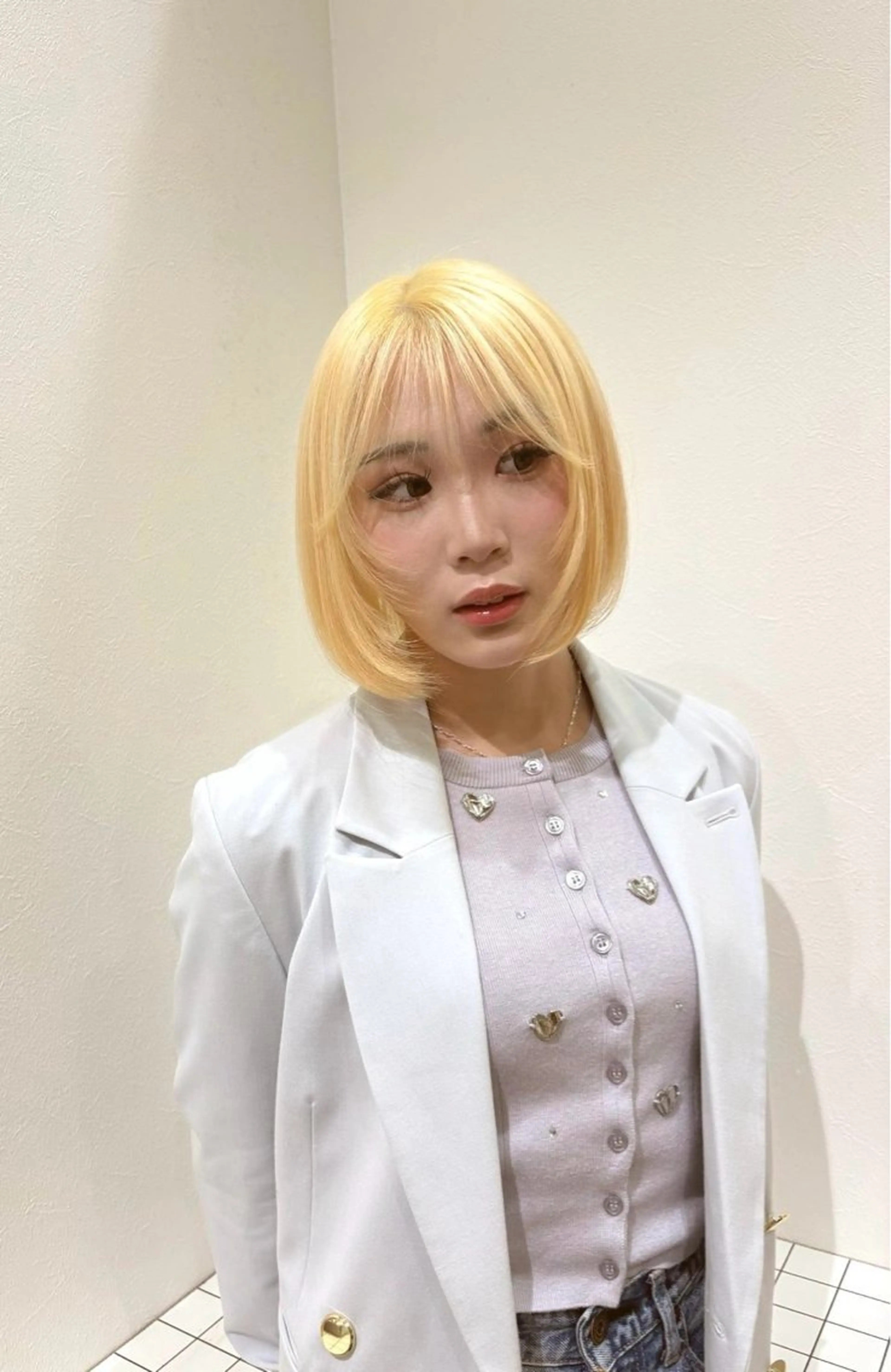 ミディアム カラー メンズ 抜きっぱなしブロンド ブロンド 坂本 エマのヘアスタイル