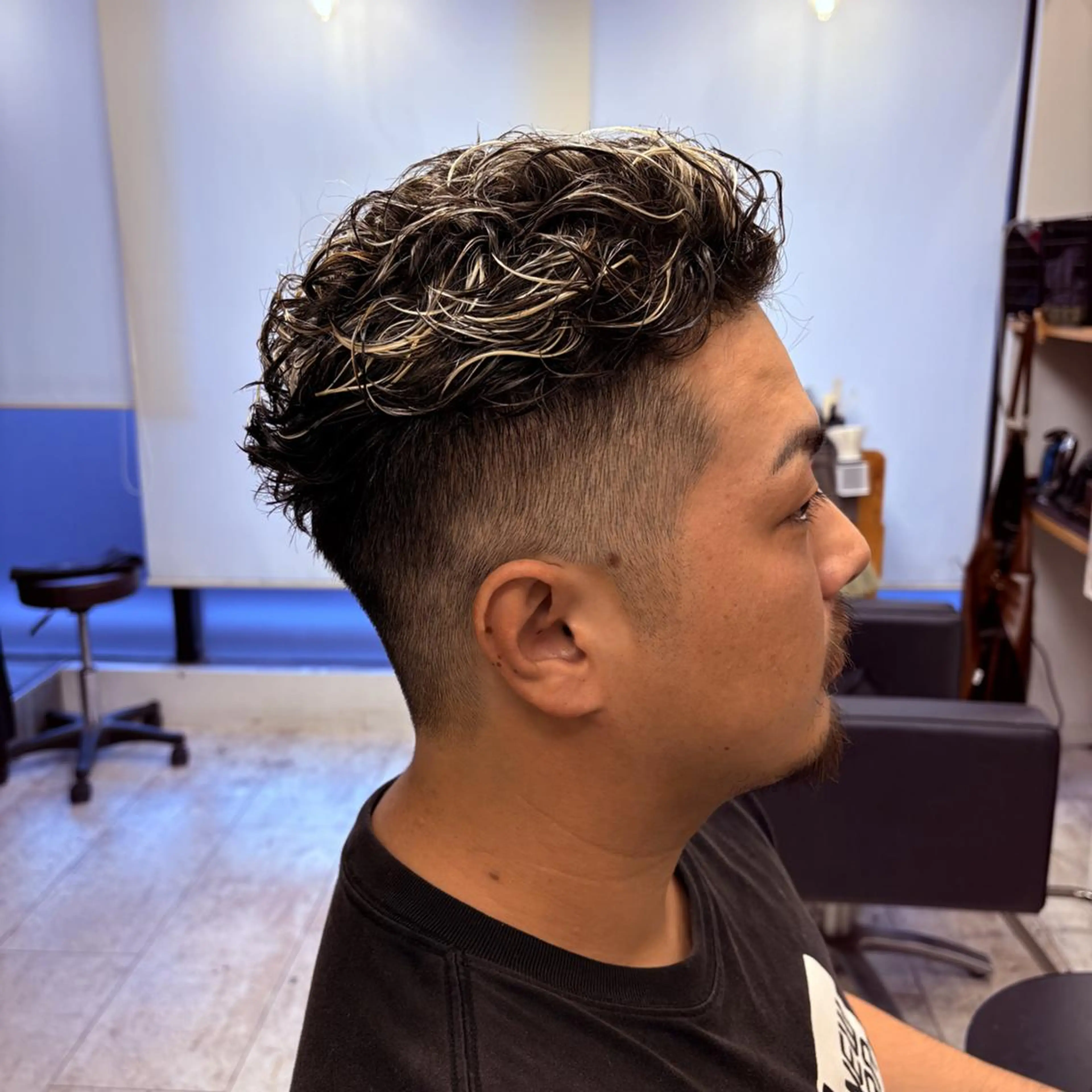 カラー パーマ メンズ フェードカット メンズメッシュ メンズパーマ メッシュ カット ヘアカラー 田渕 涼/メンズヘア特化のヘアスタイル