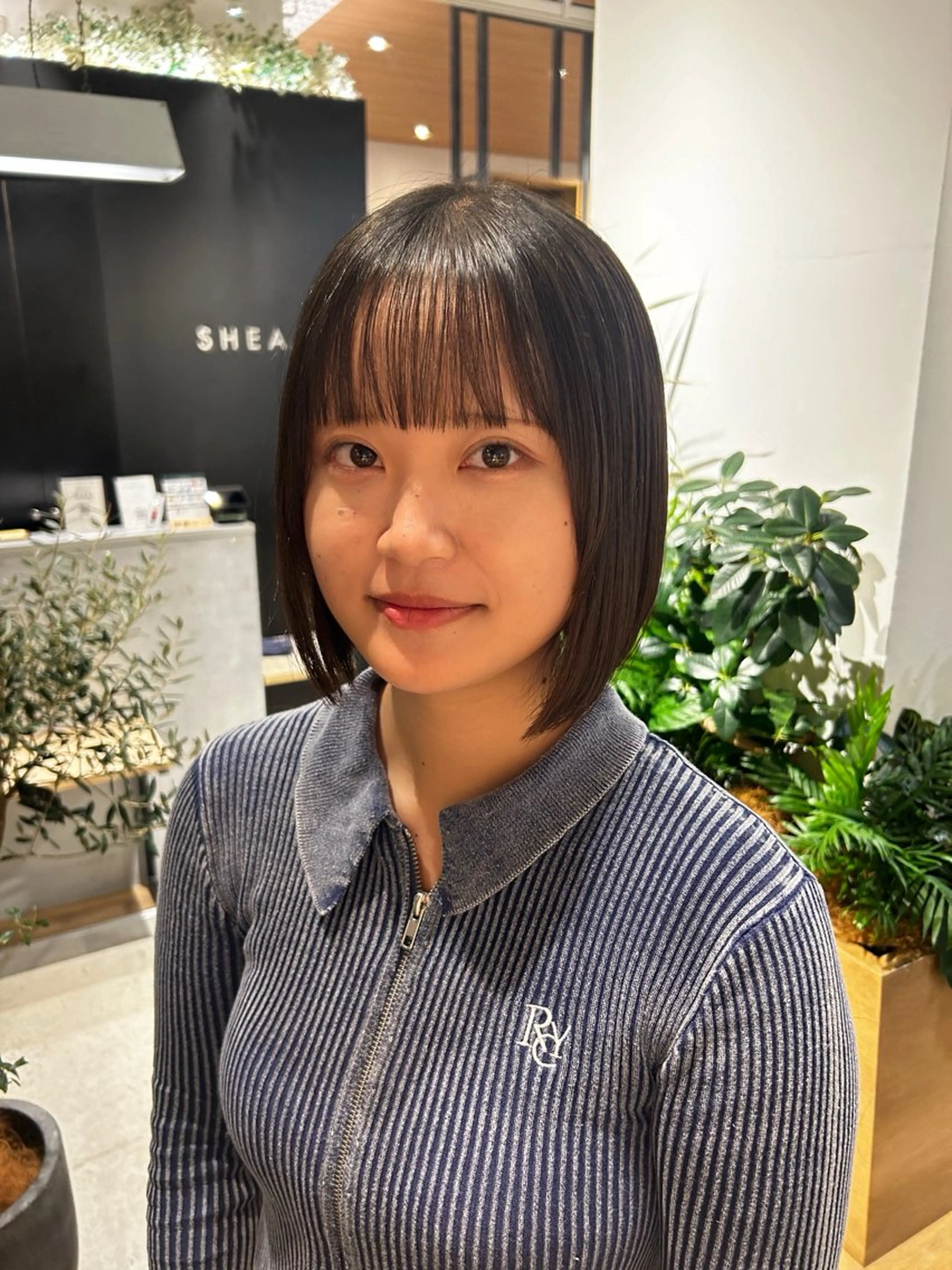 ミディアム 切りっぱなしボブ ボブレイヤー ボブ レイヤーカット 暖色カラー 奥村陽花のヘアスタイル