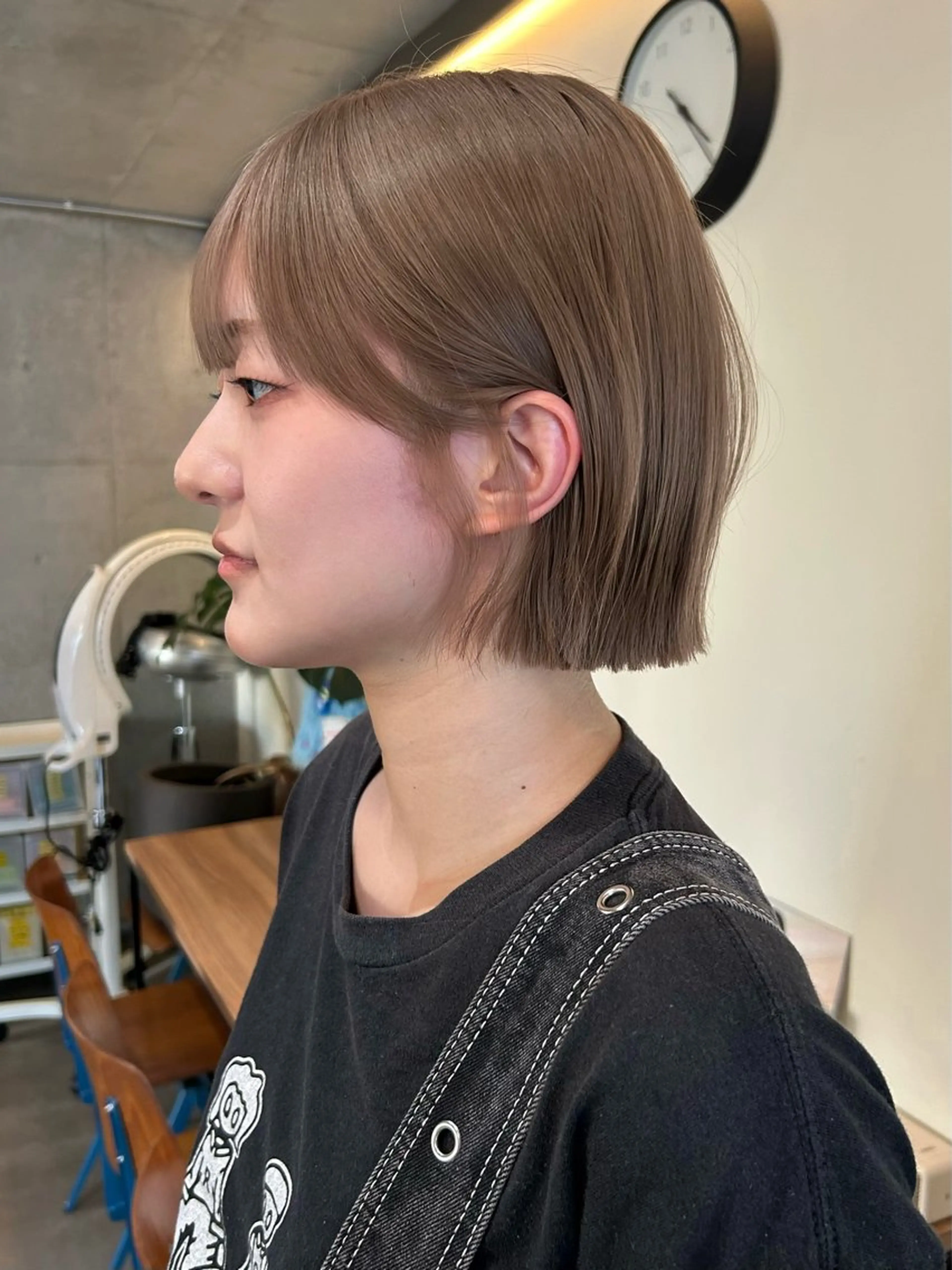 ショート カラー ベージュカラー ミルクティーベージュ ヘアカラー 韓国ボブ/レイヤー ボブ/ EMIRIのヘアスタイル