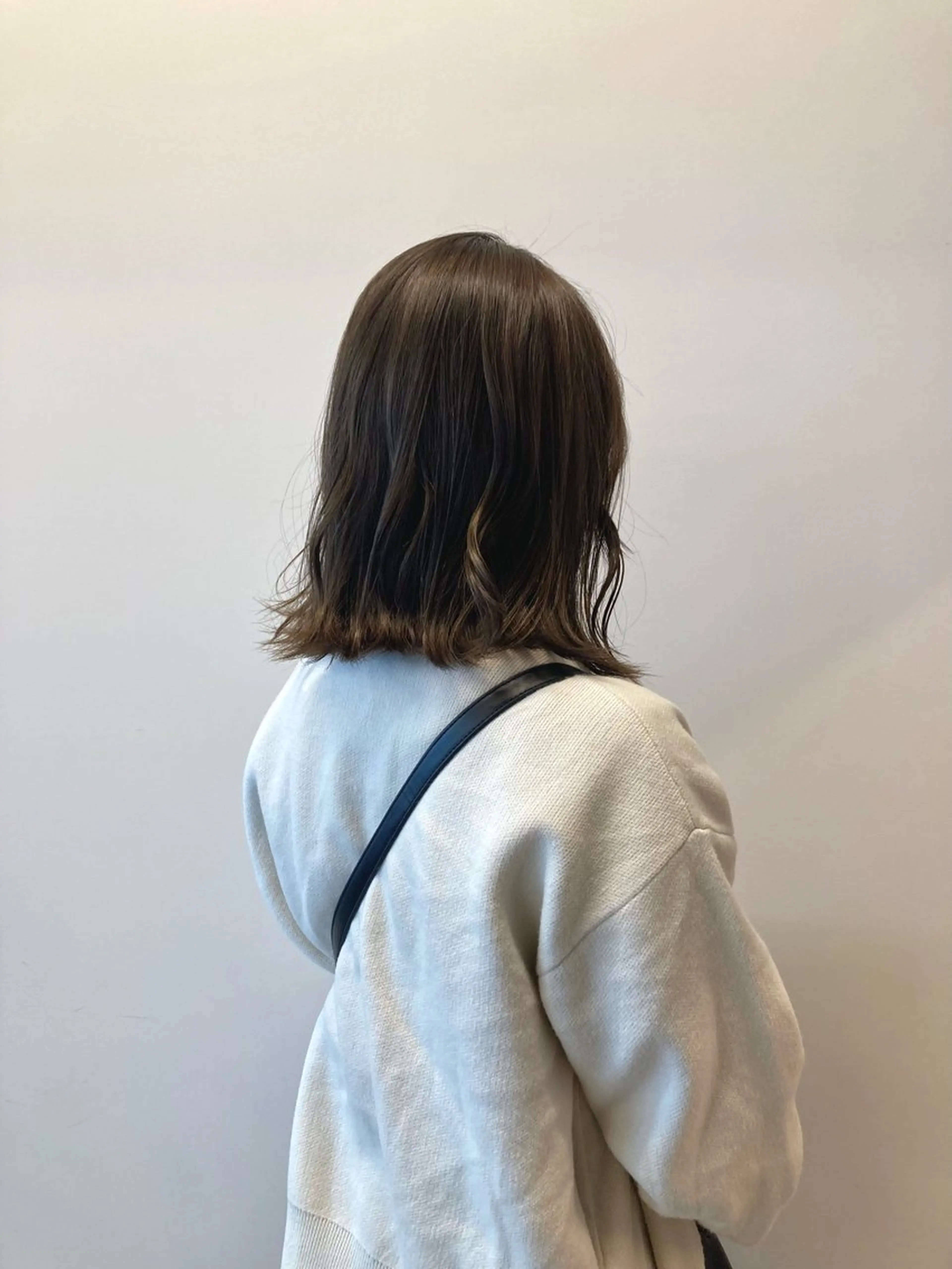 セミロング カラー 透明感カラー ヘアカラー トリートメント 透明感カラー レイヤー亀井唯登のヘアスタイル