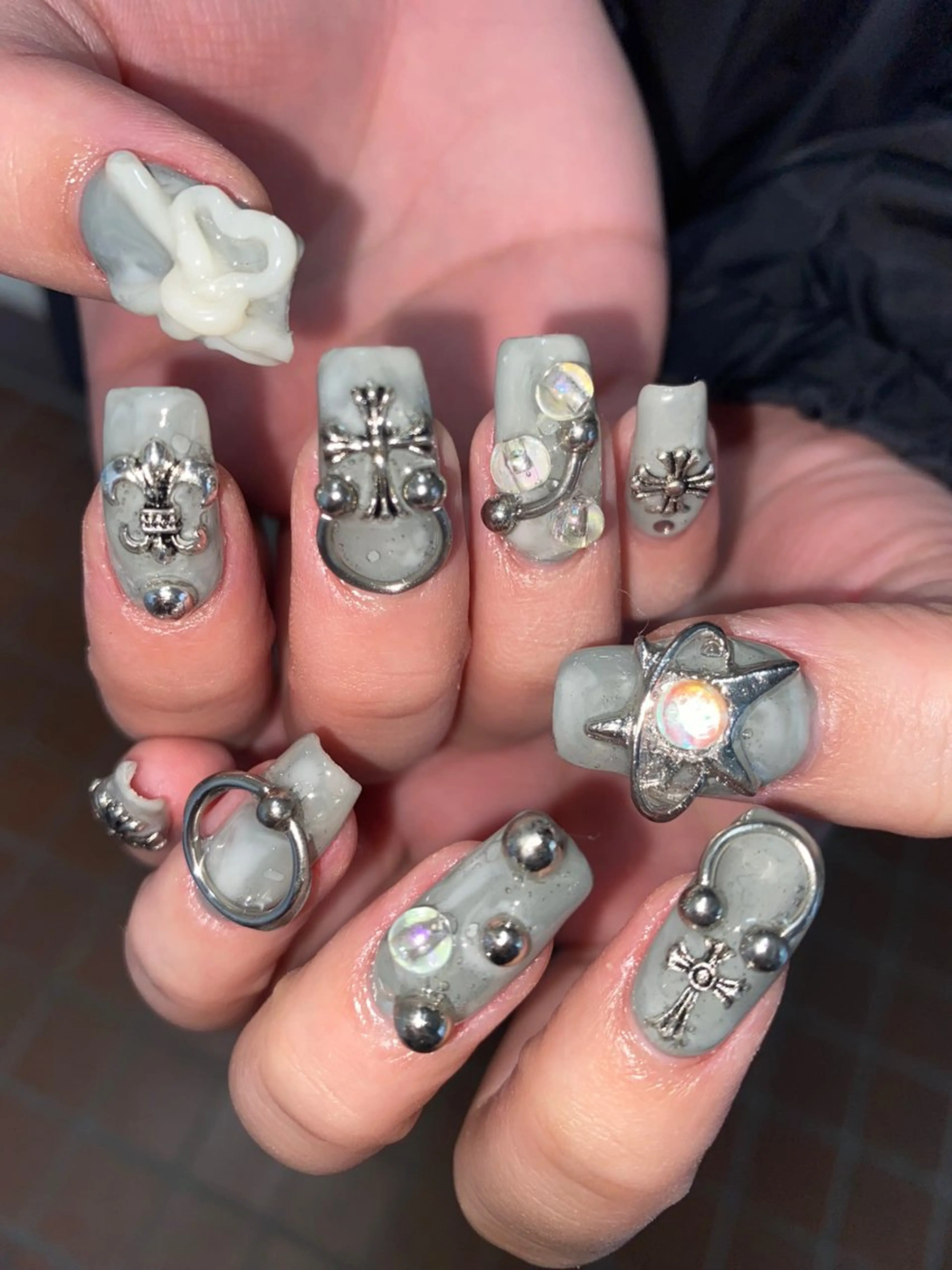ネイル en　nail 池袋店所属・個性派🌺推しネイル 💅💞hota🐇のネイルデザイン