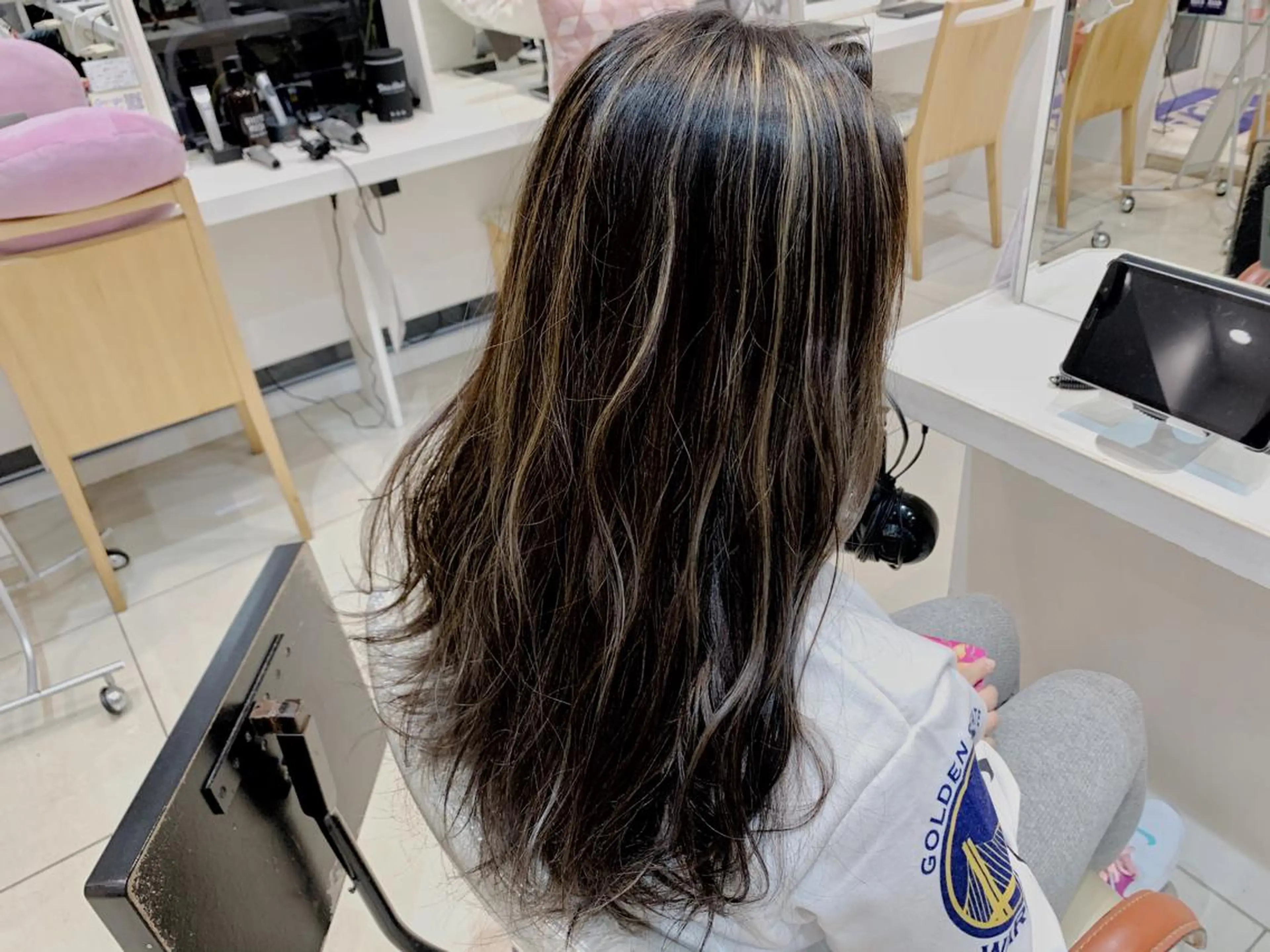 セミロング カラー ハイライトカラー ハイライト 学割 悟 韓国風艶髪縮毛矯正のヘアスタイル