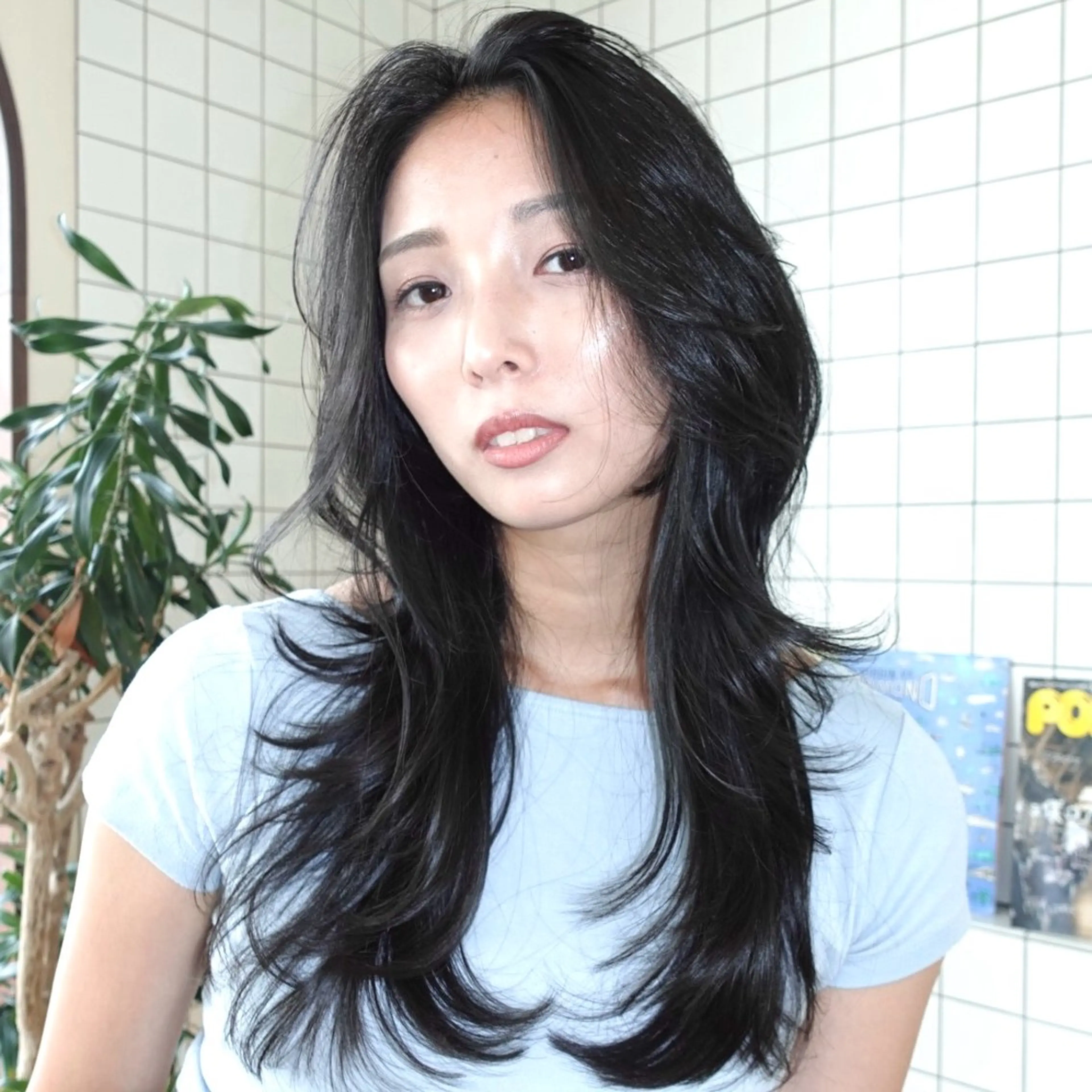 ミディアム カラー 黒髪 ブラウンカラー 透明感カラー 顔周りカット ハッシュカット momo もものヘアスタイル