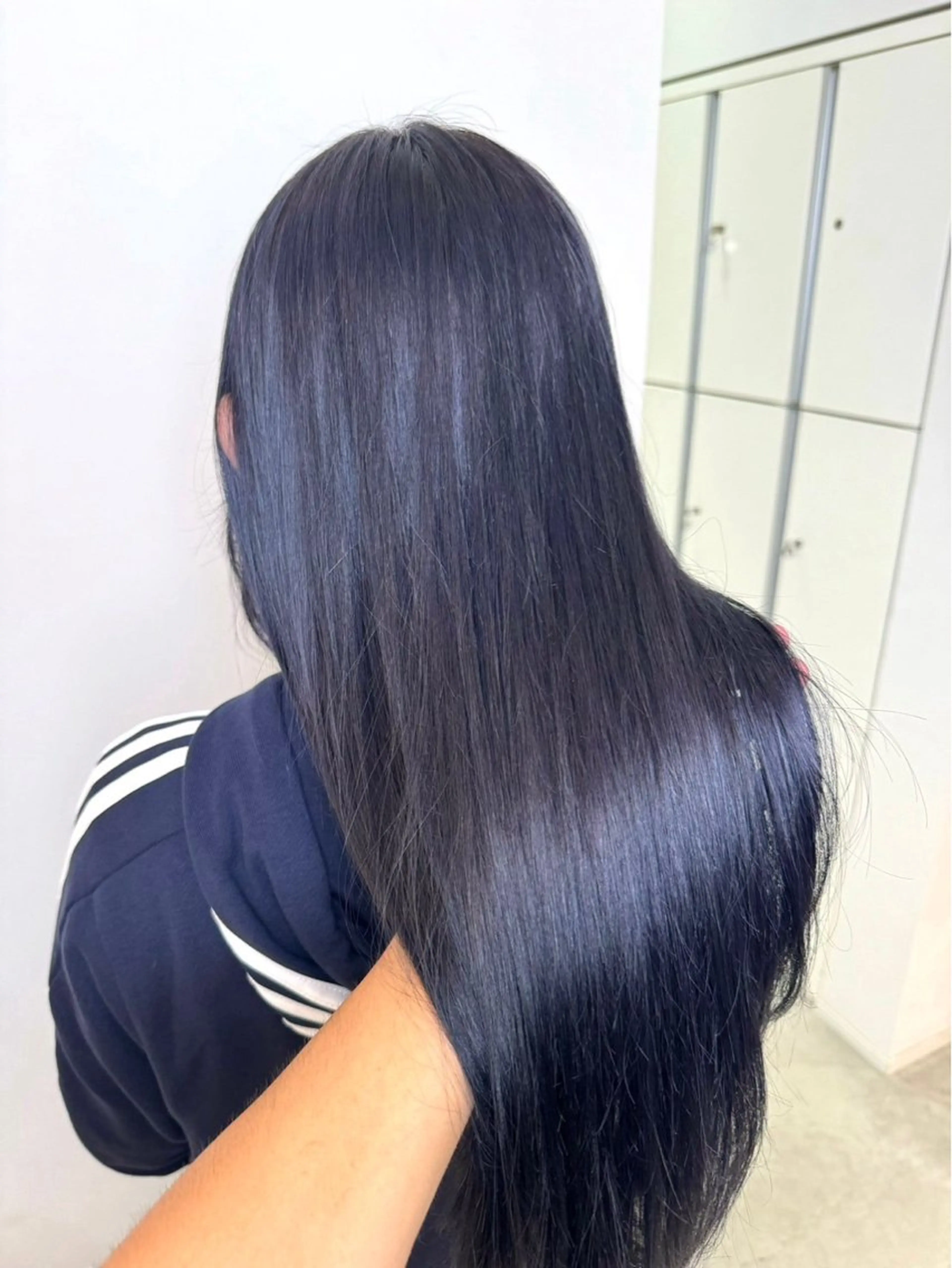 ロング カラー ブリーチ ブルーカラー 森山 遥葵のヘアスタイル