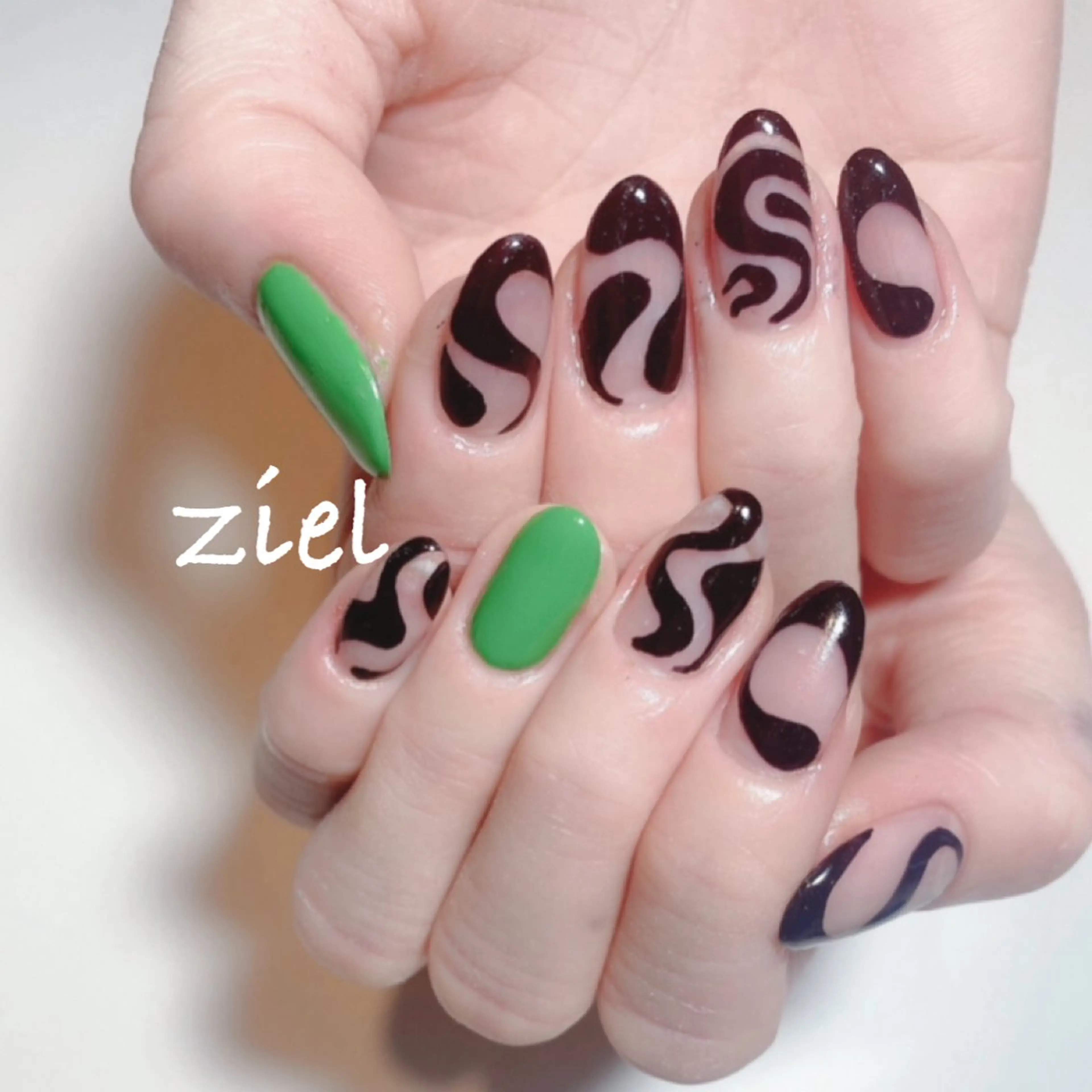ネイル ziel _nailのネイルデザイン