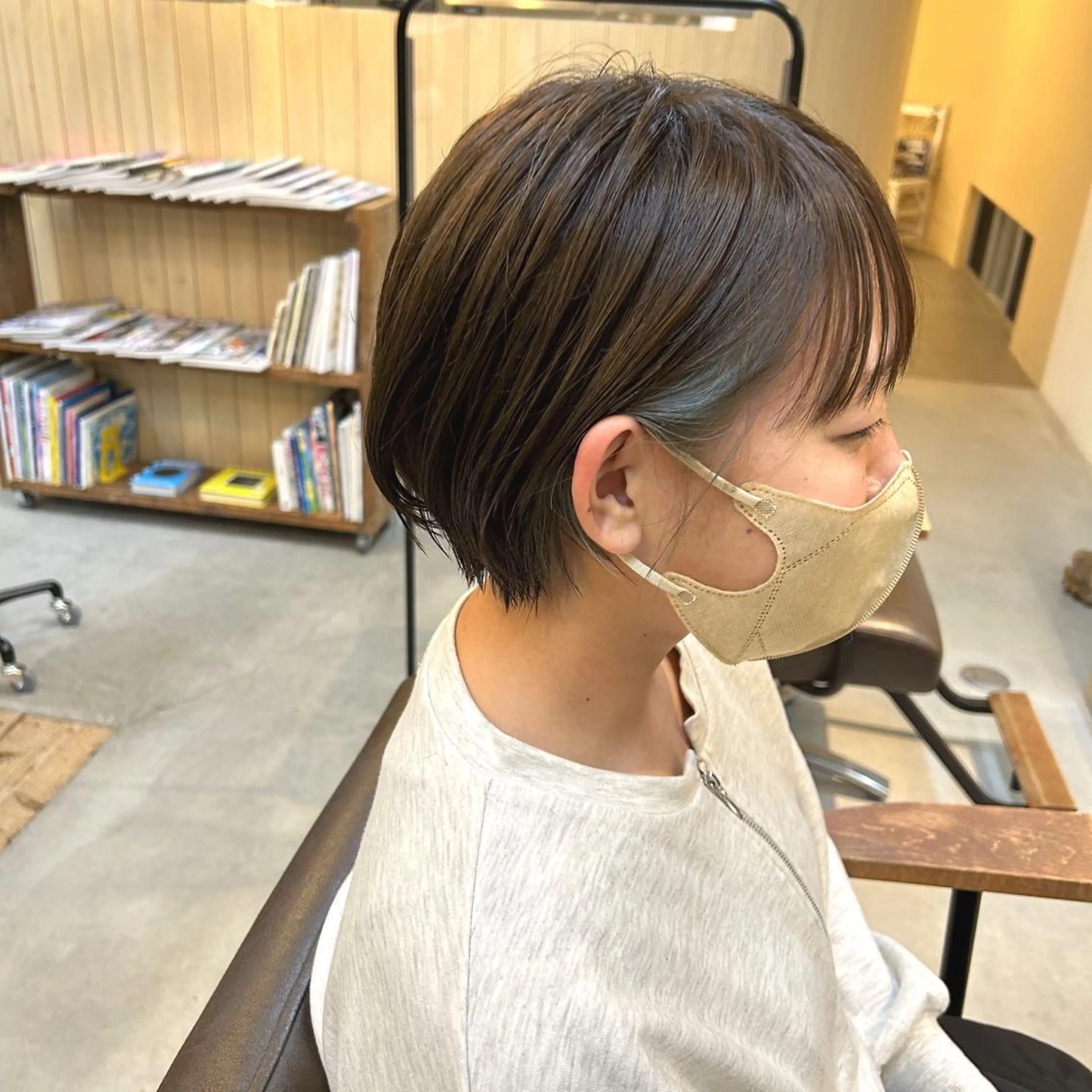 ショート カット ヘアカラー 綿貫 美雪のヘアスタイル