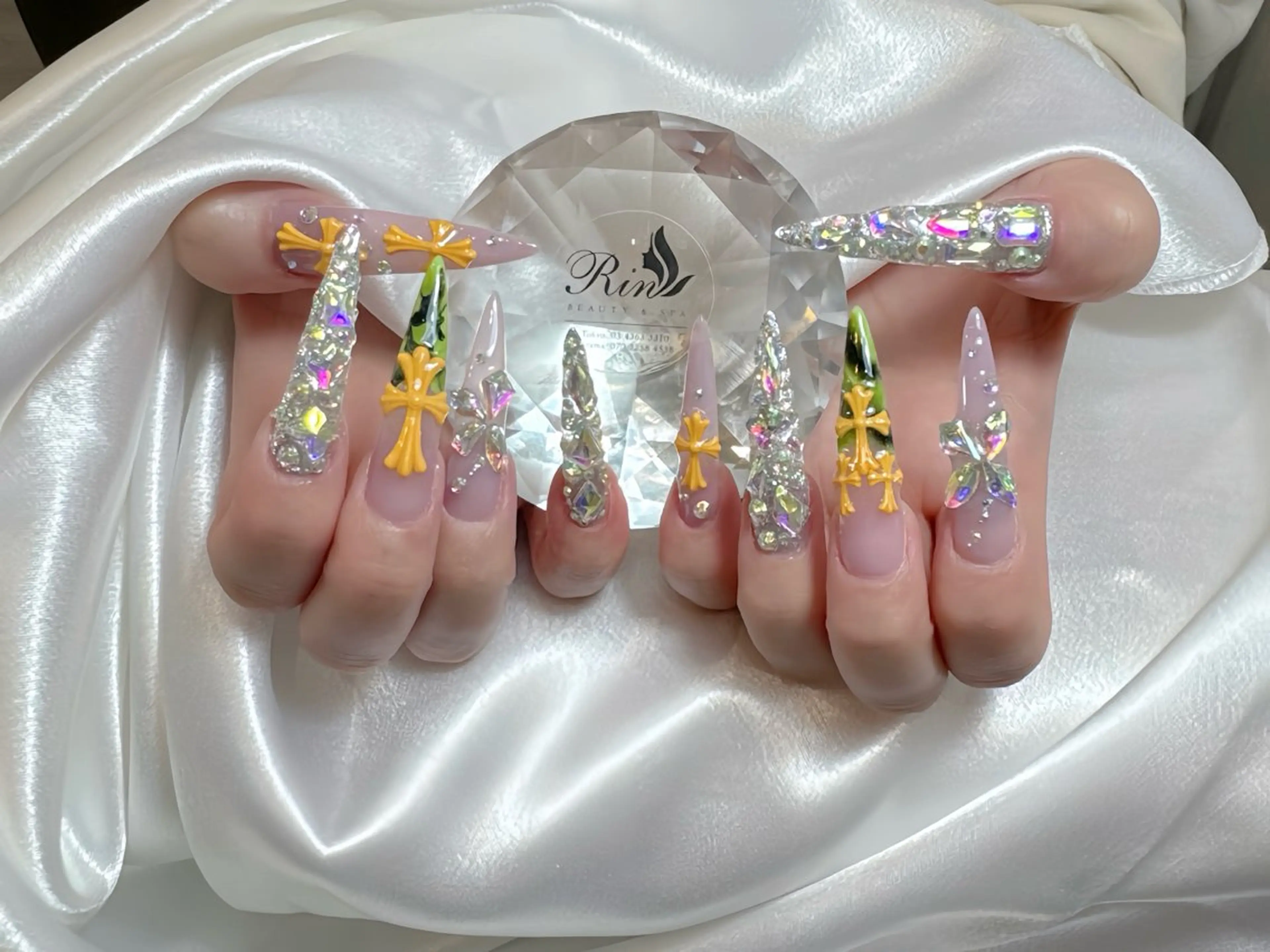 ネイル オーロラネイル ブラウン チークネイル フラッシュネイル フラワーネイル ハンドネイル Rin Nail 新大久保店のネイルデザイン