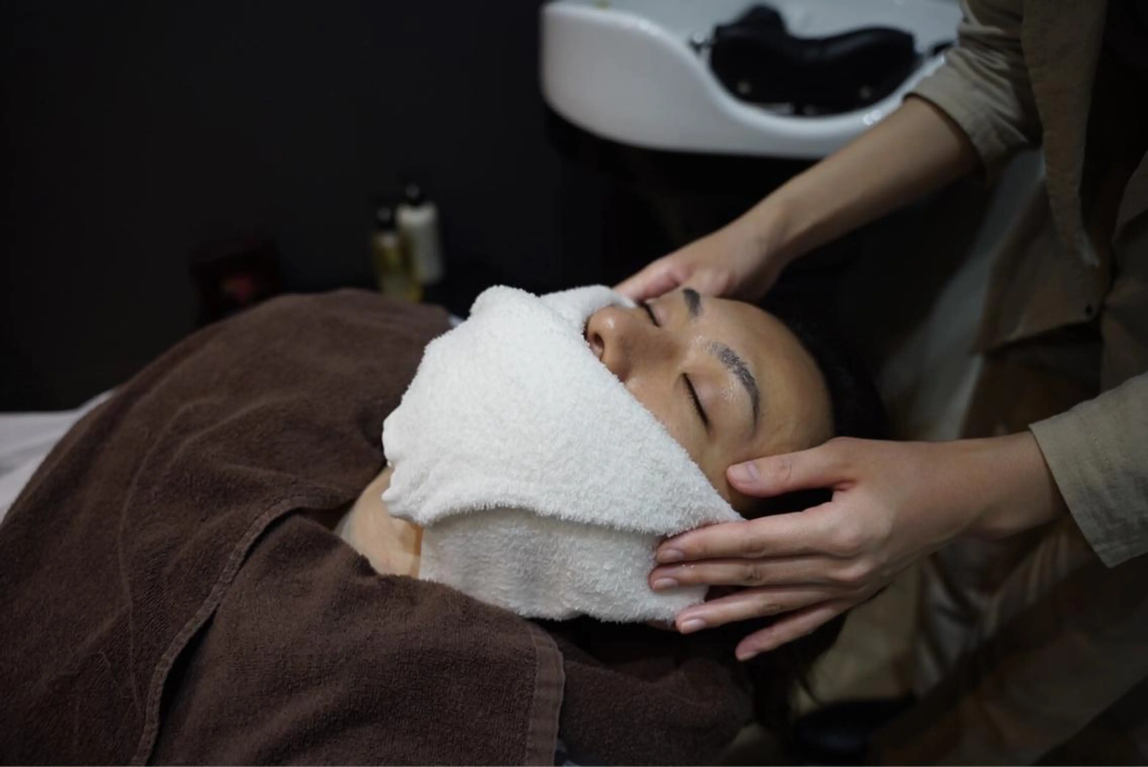 【メンズシェービング🧑🏻】クレンジング・小鼻洗浄・お顔剃り・（眉毛シェービング付き）・選べるパック仕上げの写真