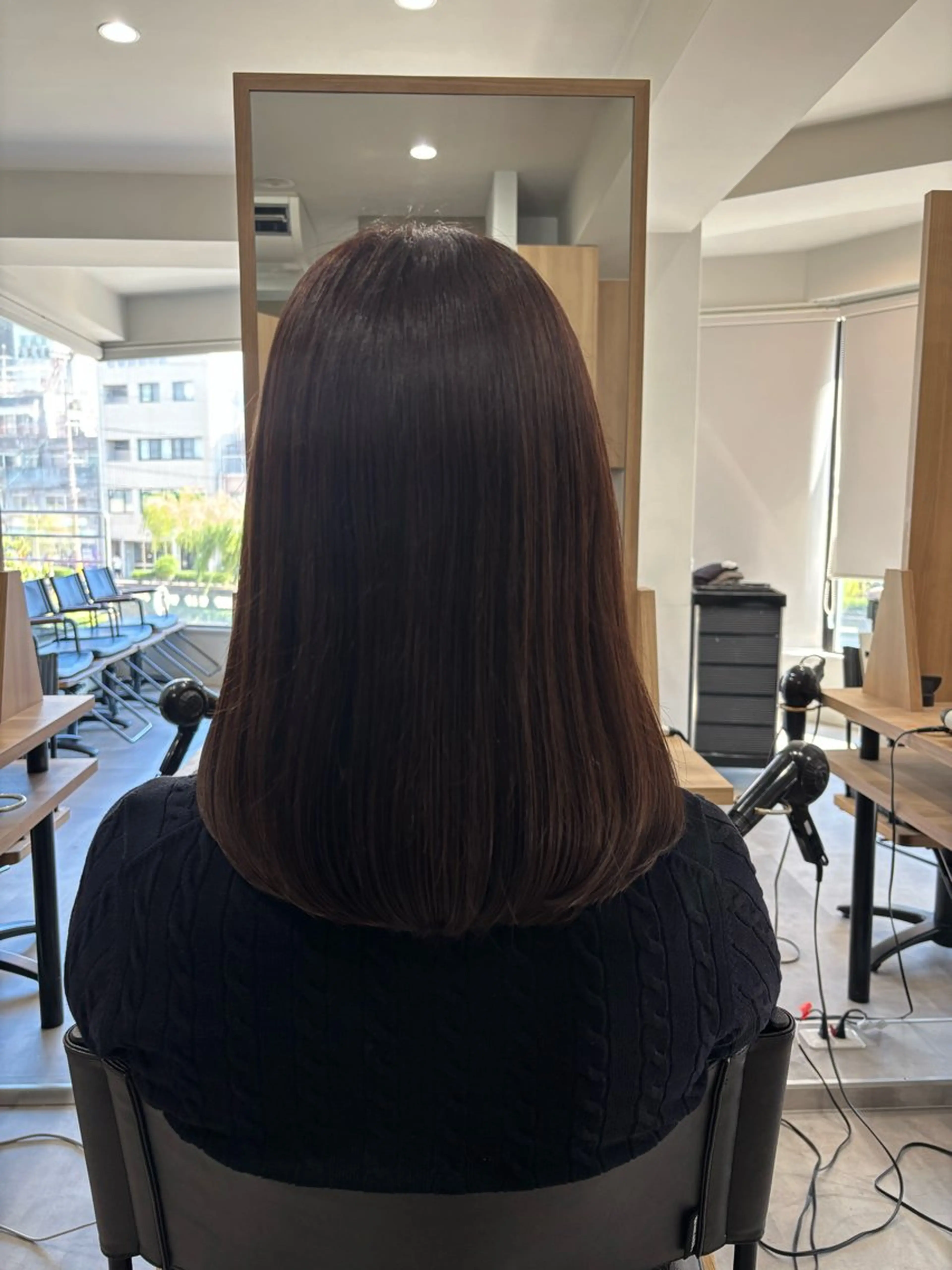 ミディアム カラー 浦川 麗美のヘアスタイル