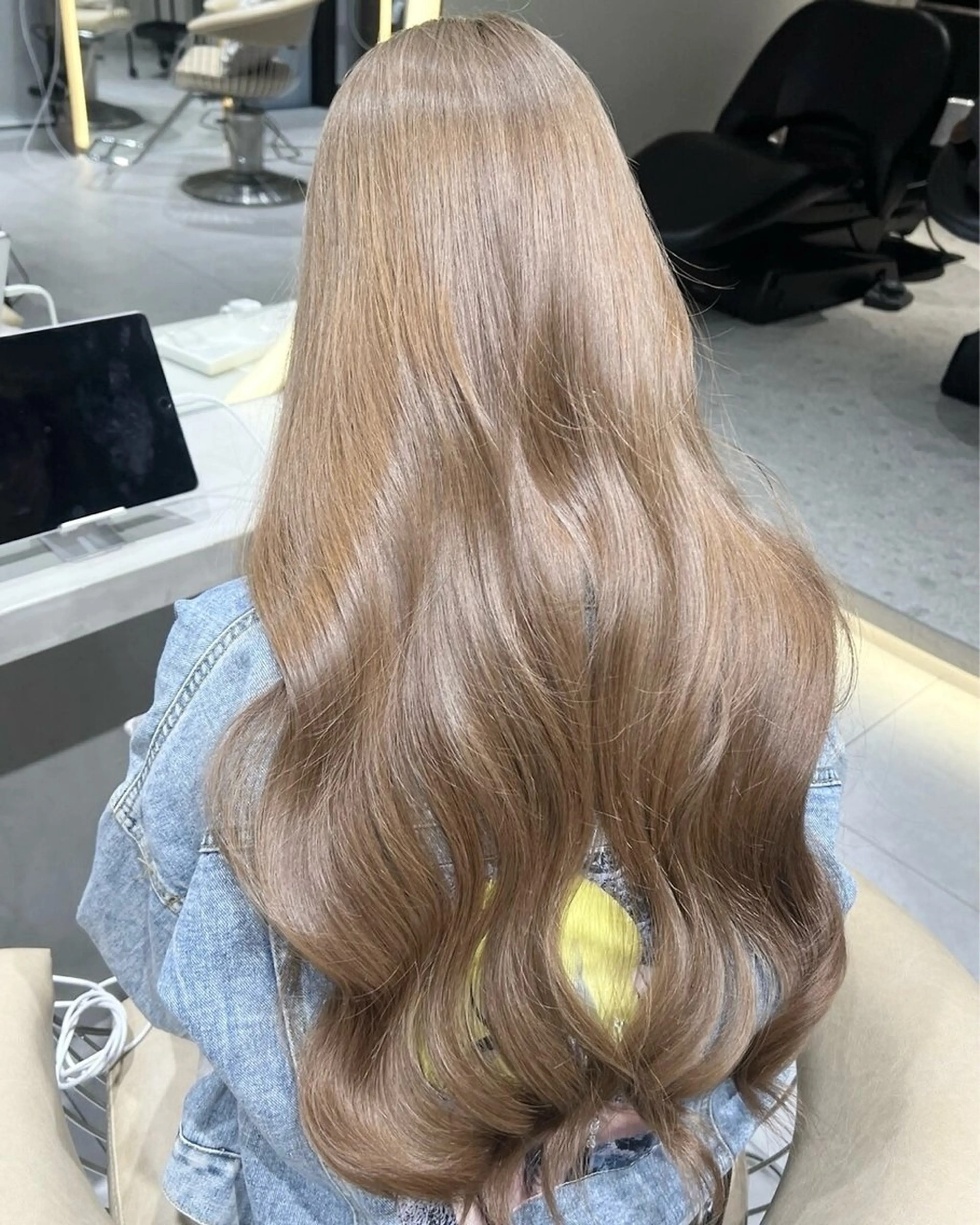 ロング カラー ヘアカラー トリートメント Lond Le'a /ハイトーンカラーのヘアスタイル