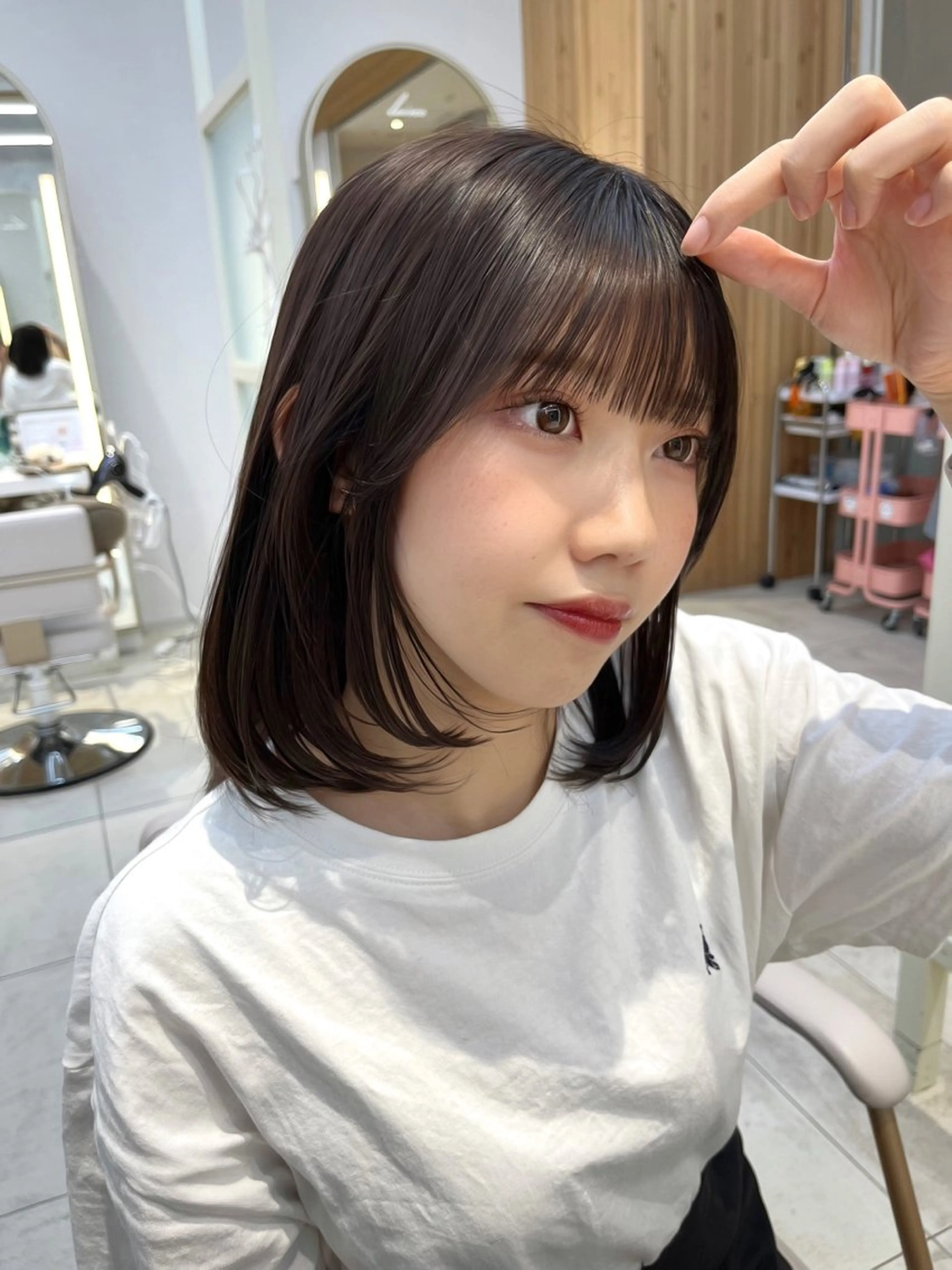 ミディアム くびれヘア ハイレイヤー レイヤーカット 似合わせカット おくれ毛 ナチュラル韓国ヘア 🇰🇷塚田凌太のヘアスタイル