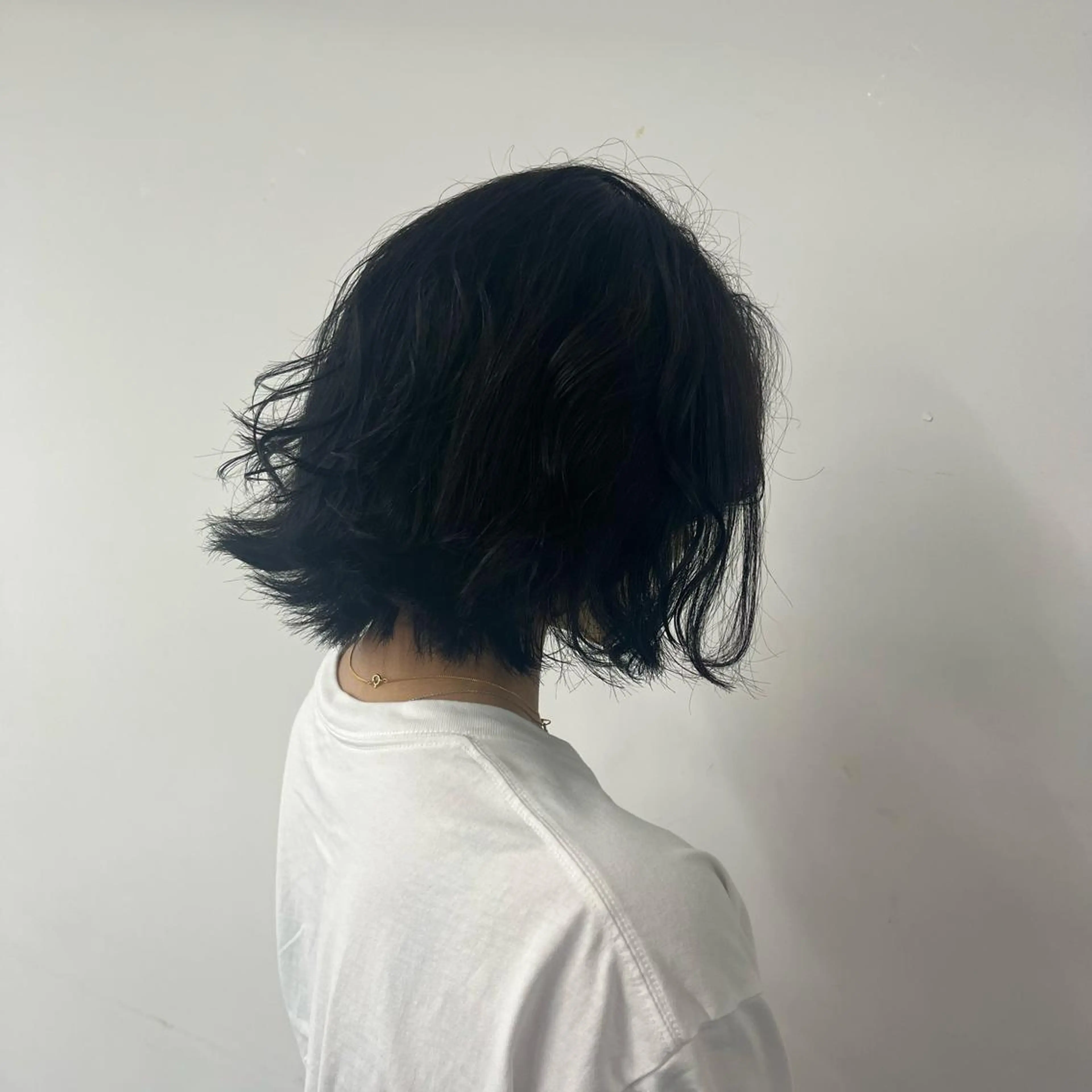 ミディアム カラー ヘアアレンジ 黒髪 ブルーカラー ブルーブラック ヘアカラー TJ天気予報5mm 森　瑞希のヘアスタイル