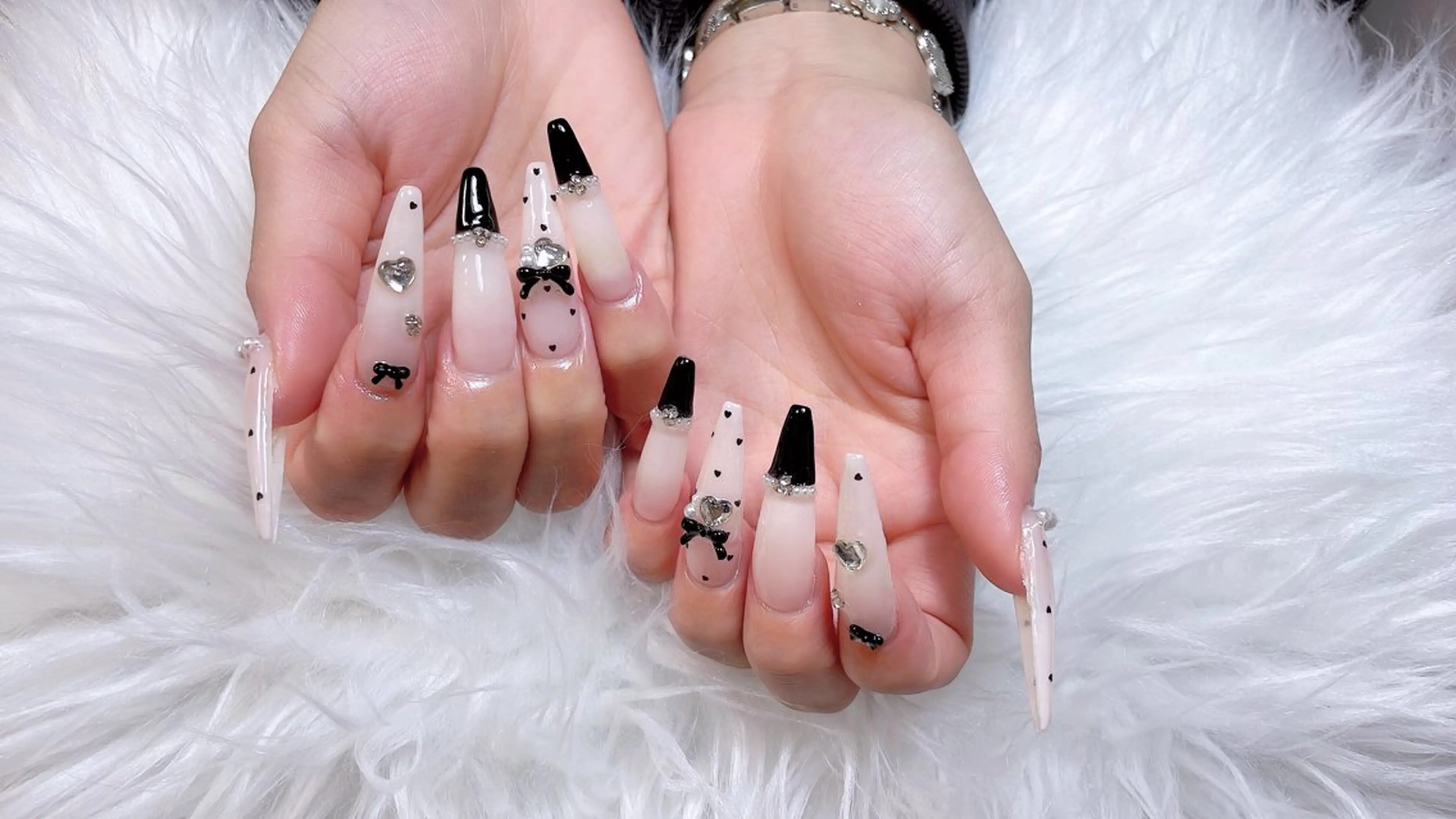 ネイル アニマル柄 チークネイル フラッシュネイル フットネイル フレンチネイル ハンドネイル B·U Nail大宮 長さだし専門店のネイルデザイン