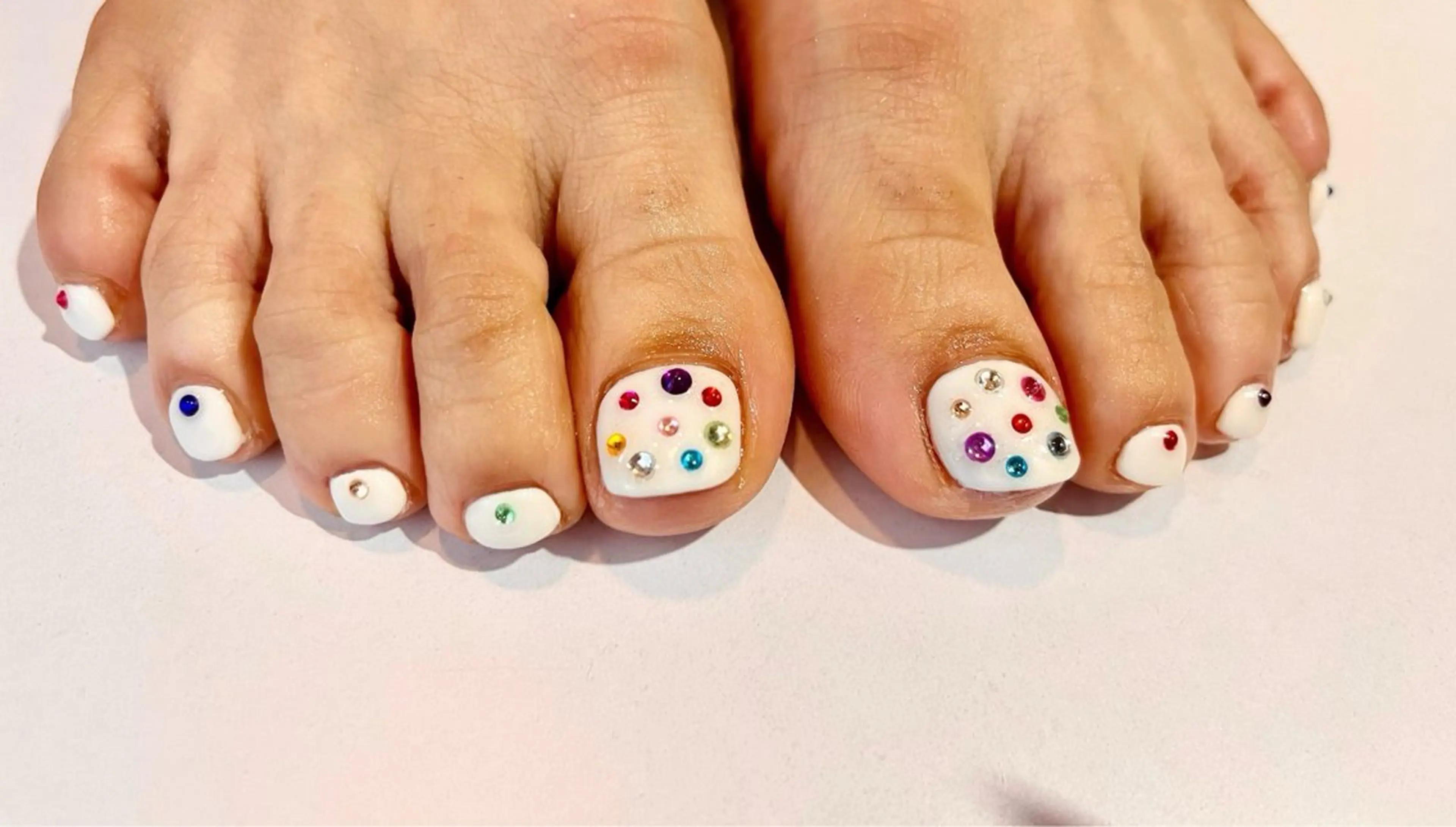 ネイル ワンカラーネイル ストーンネイル フットネイル JAM Orario Nailのネイルデザイン