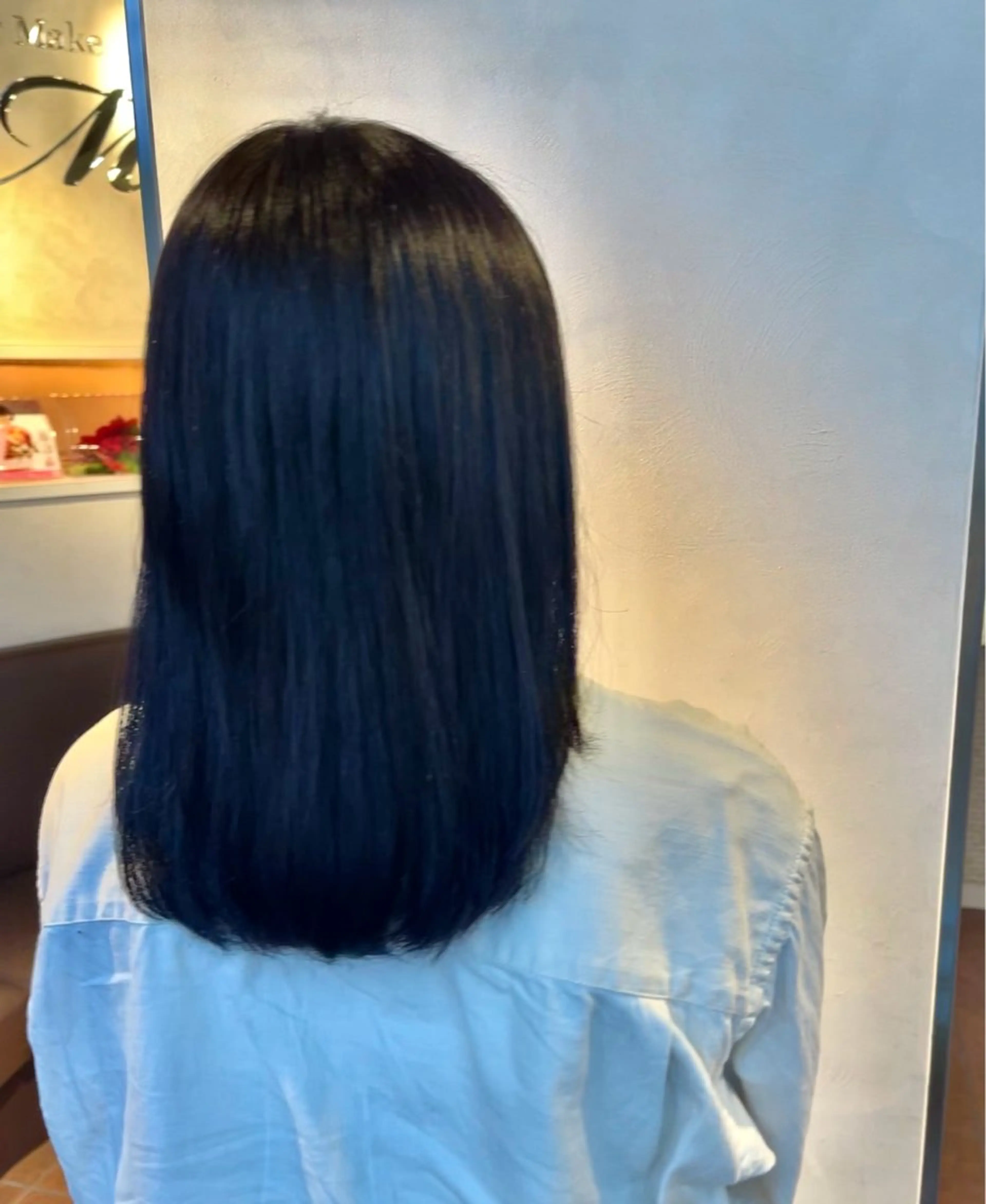 セミロング カラー ブリーチ ブルーカラー 山田 知佳のヘアスタイル