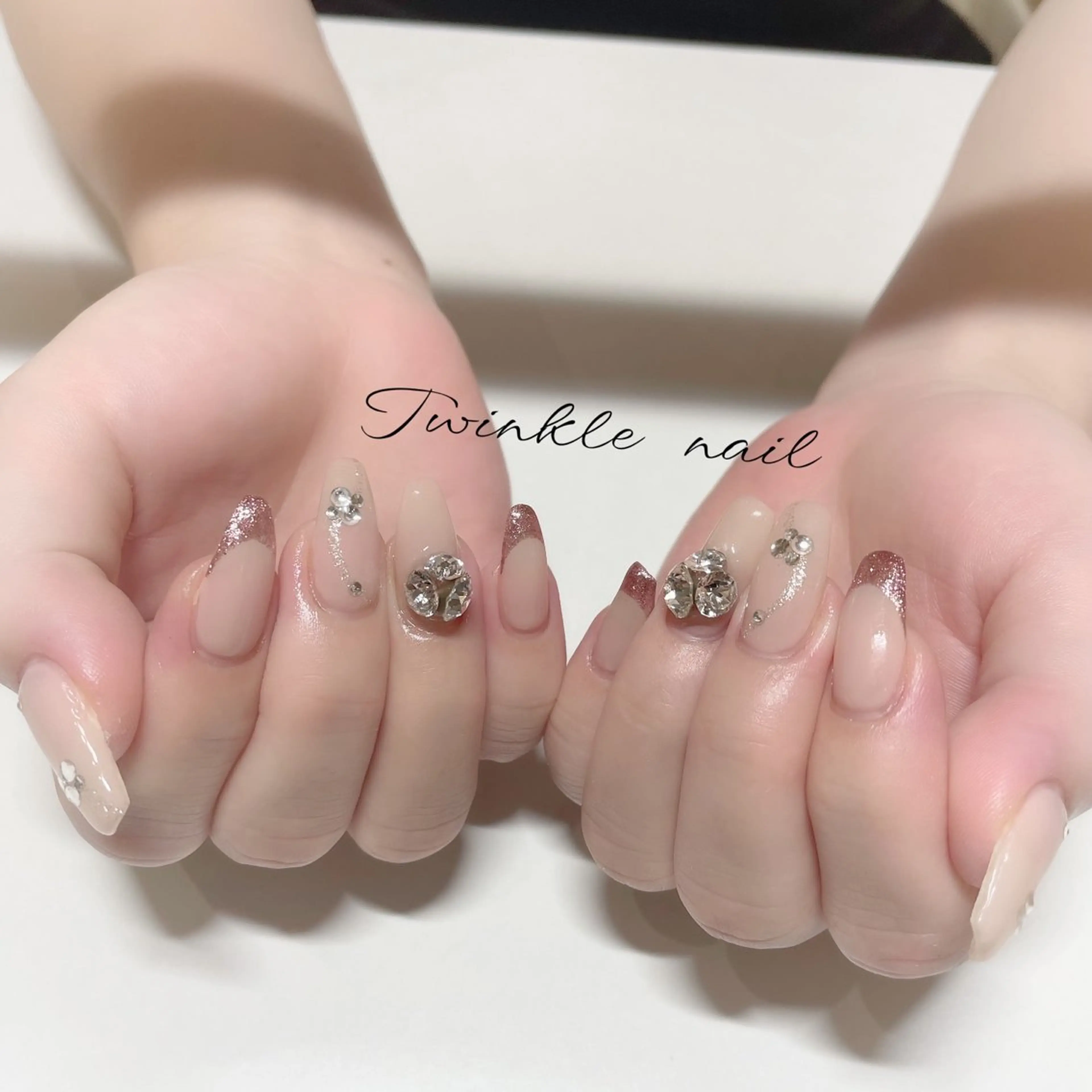 ネイル ハンドネイル ハンドケア 中井 綾香の眉毛・アイブロウイメージ