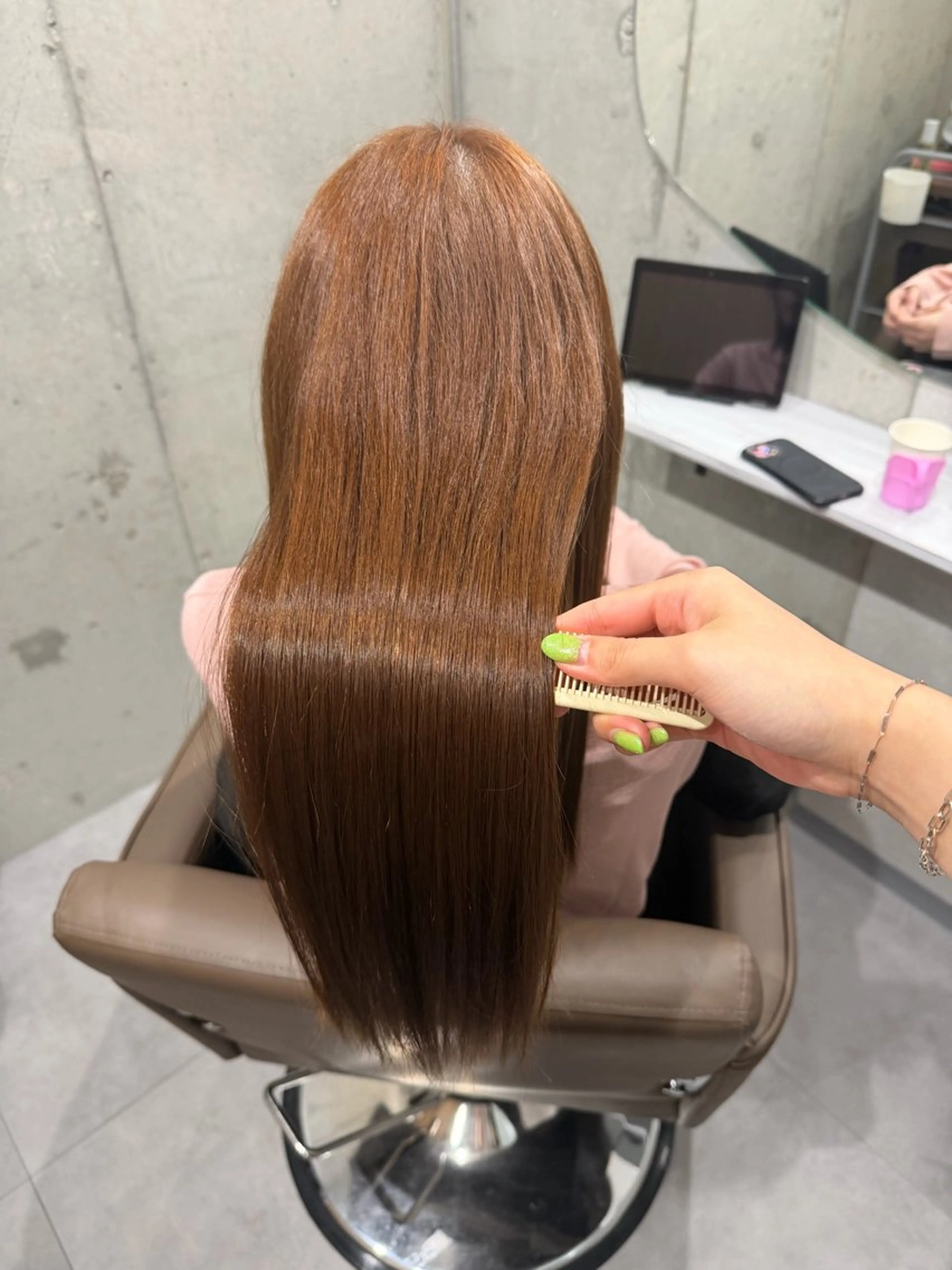 ロング カット ヘアカラー トリートメント 黒木日那/髪質改善/ グレージュ/レイヤーのヘアスタイル