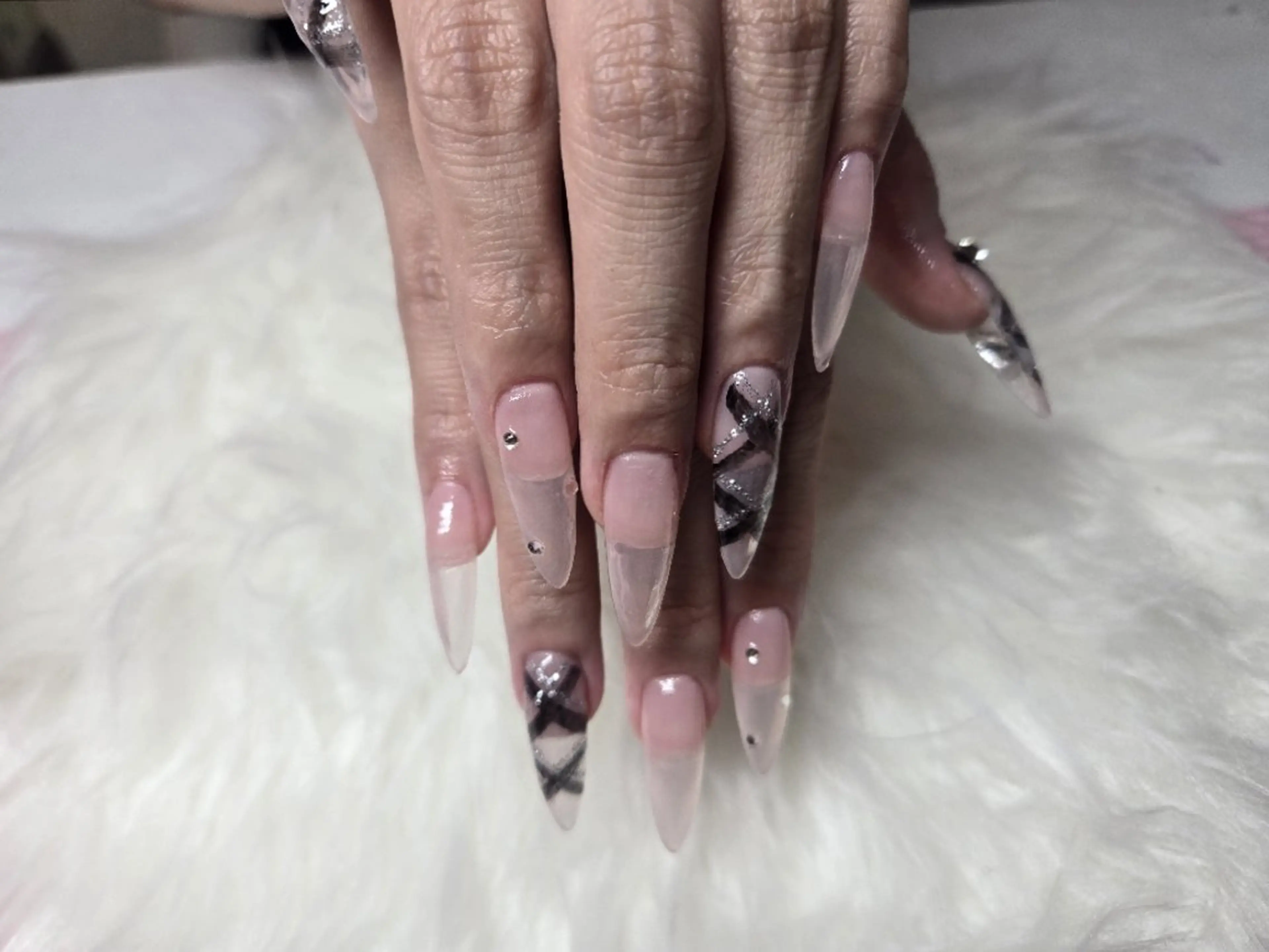 ロング ハンドネイル LILY Salonのネイルデザイン