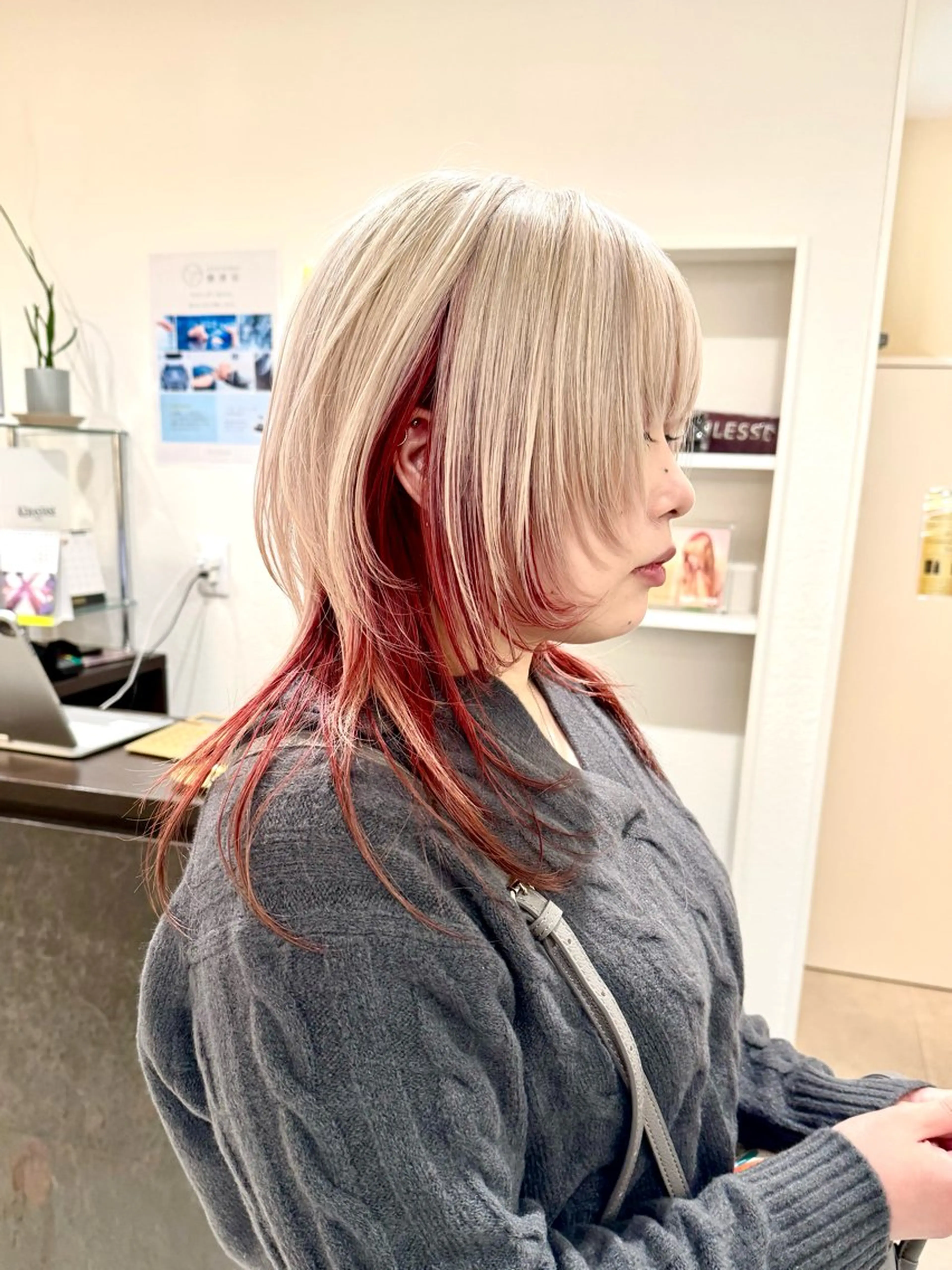 セミロング カラー ハイトーンカラー インナーカラー レイヤーカット ウルフカット カット ヘアカラー トリートメント ハイトーン/レイヤー /ウルフ⭐️永田⭐️のヘアスタイル