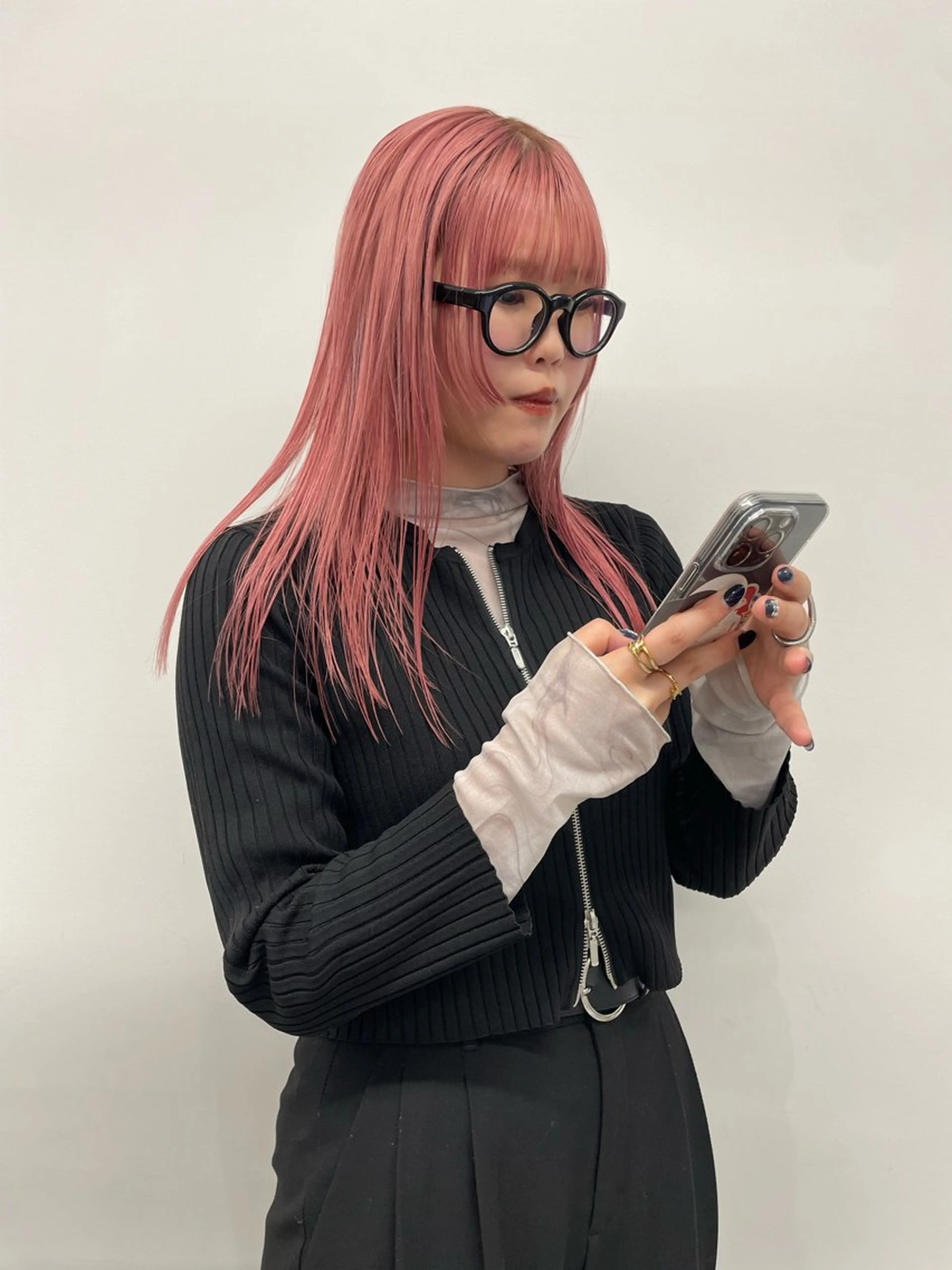 セミロング カラー オカモト ミユウのヘアスタイル