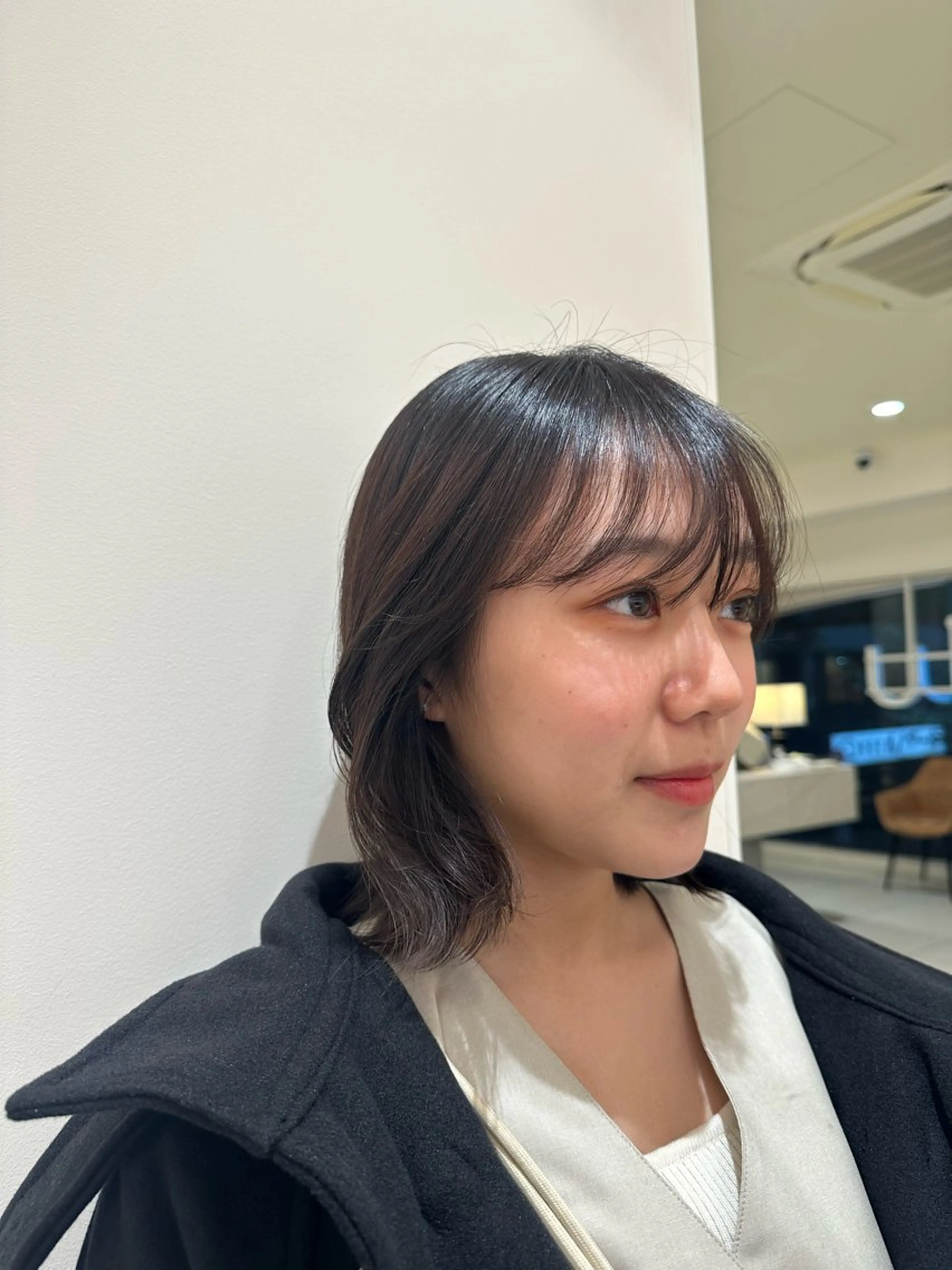 ミディアム カラー タイトボブ個性派カラ ーAKANEのヘアスタイル