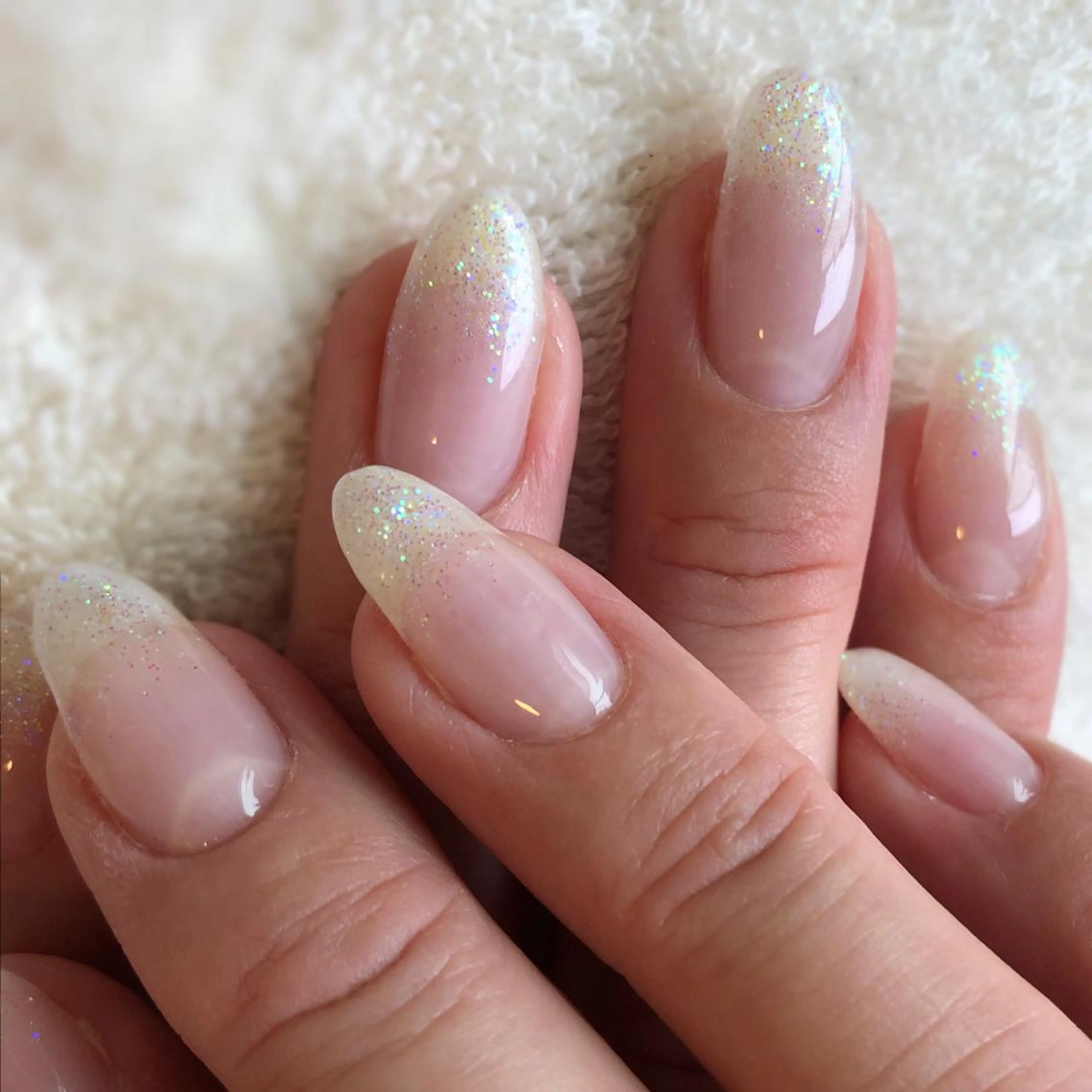 ネイル クリアネイル グラデーション ラメ(グリッター) ホワイト おうちのネイルサロン　konpeiTou〜こんぺいとう〜所属・おうちのネイルサロン KonpeiTouのネイルデザイン