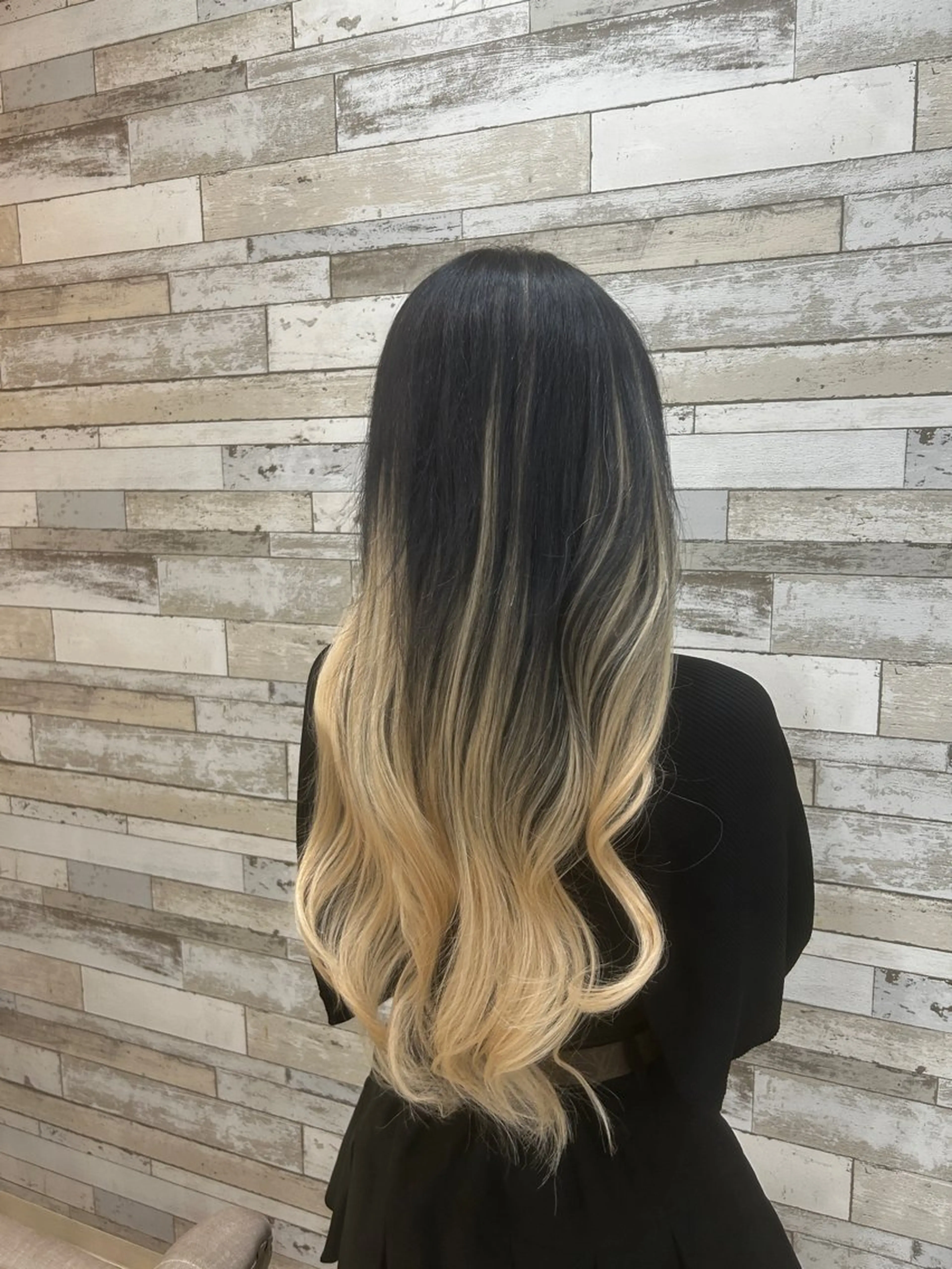 ロング ヘアカラー エクステ 小黒 康平のヘアスタイル