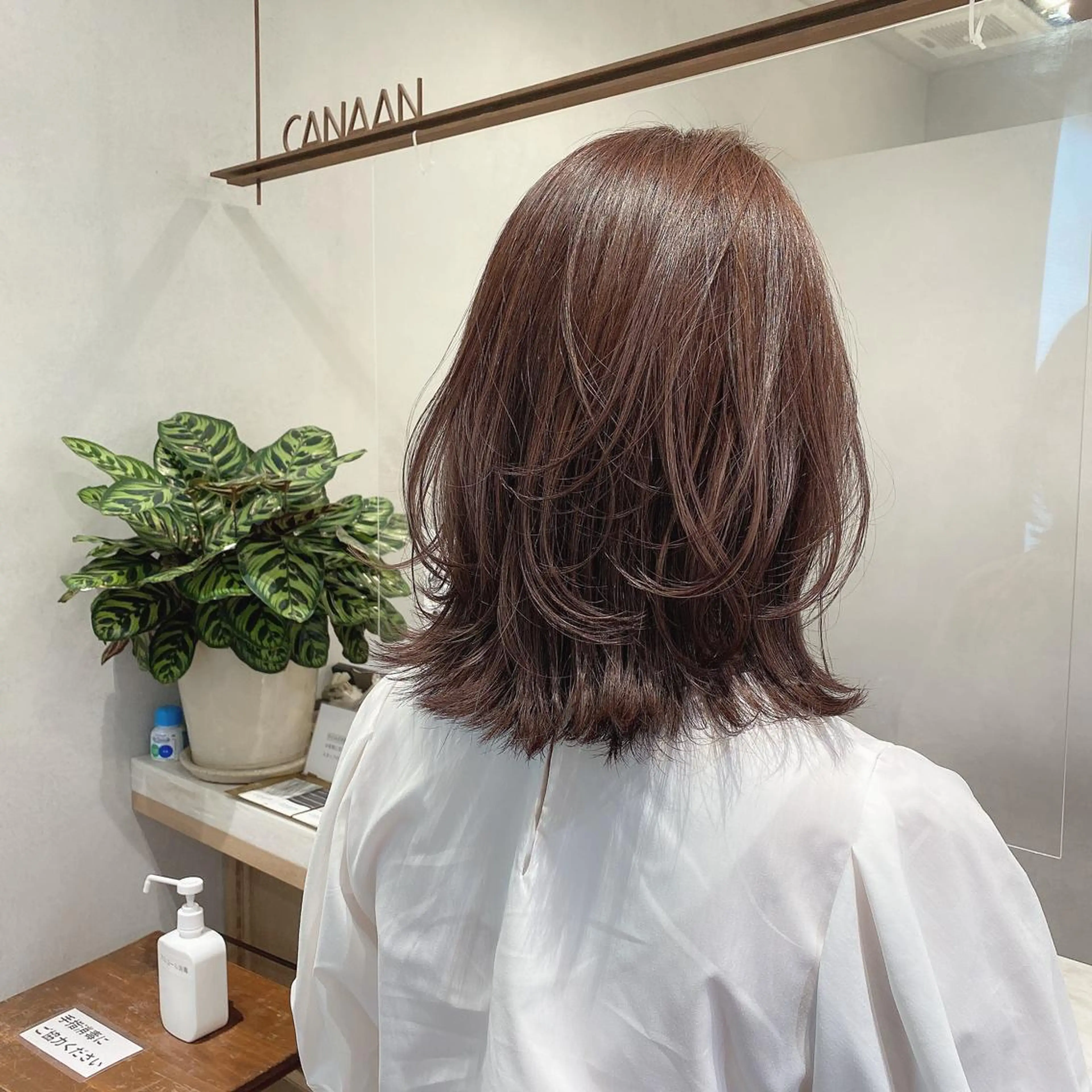 セミロング カラー ヘアアレンジ ブラウンカラー ラベンダーカラー ラベンダーブラウン レイヤーカット 顔骨格似合わせカット 乾陽菜のヘアスタイル