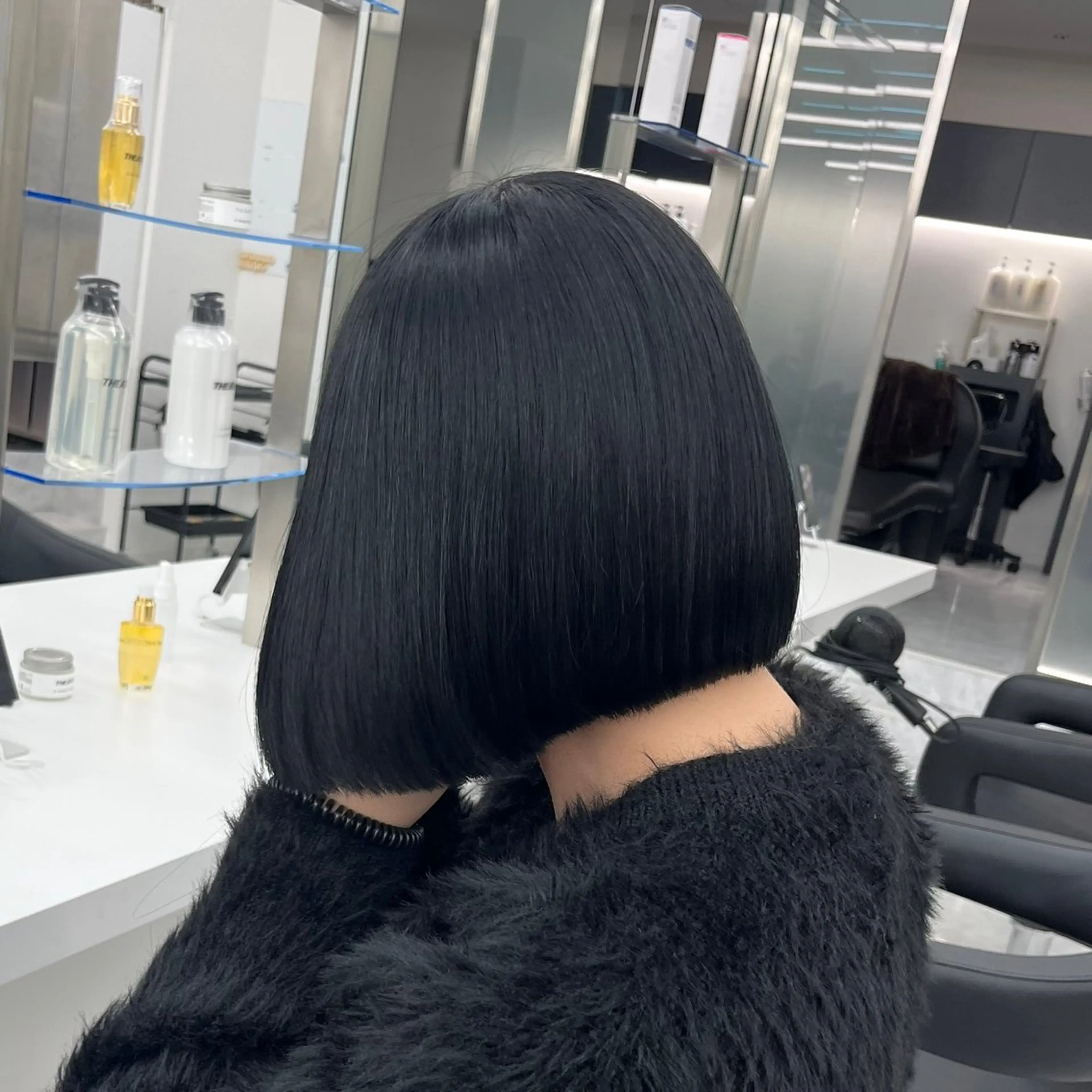 ミディアム カラー 黒髪 ブリーチ ブルーカラー ブルーブラック ダークグレー ヘアカラー トリートメント ケアブリーチ/ 髪質改善/上質艶髪のヘアスタイル