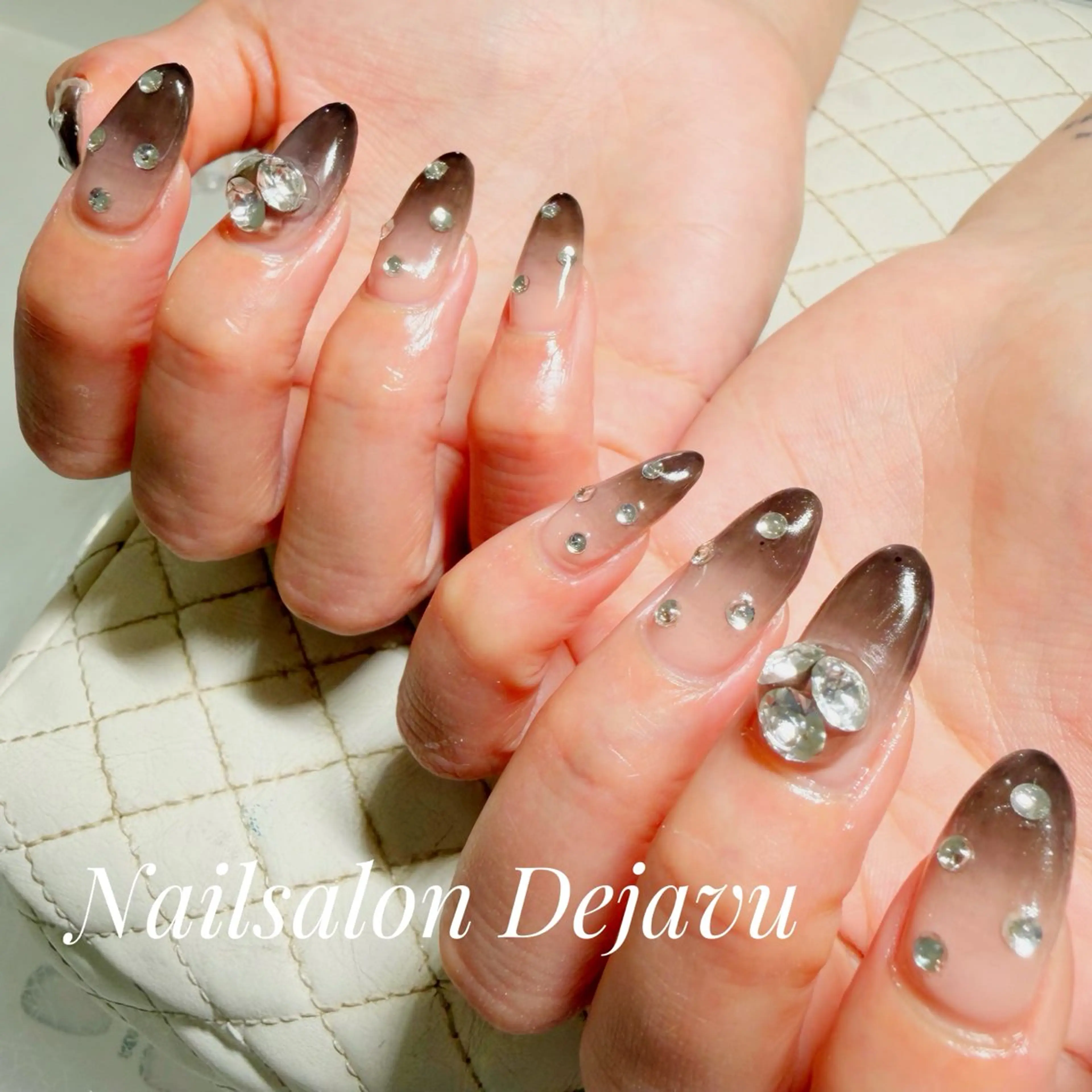 ネイル ストーンネイル ハンドネイル Nailsalon Dejavuのネイルデザイン