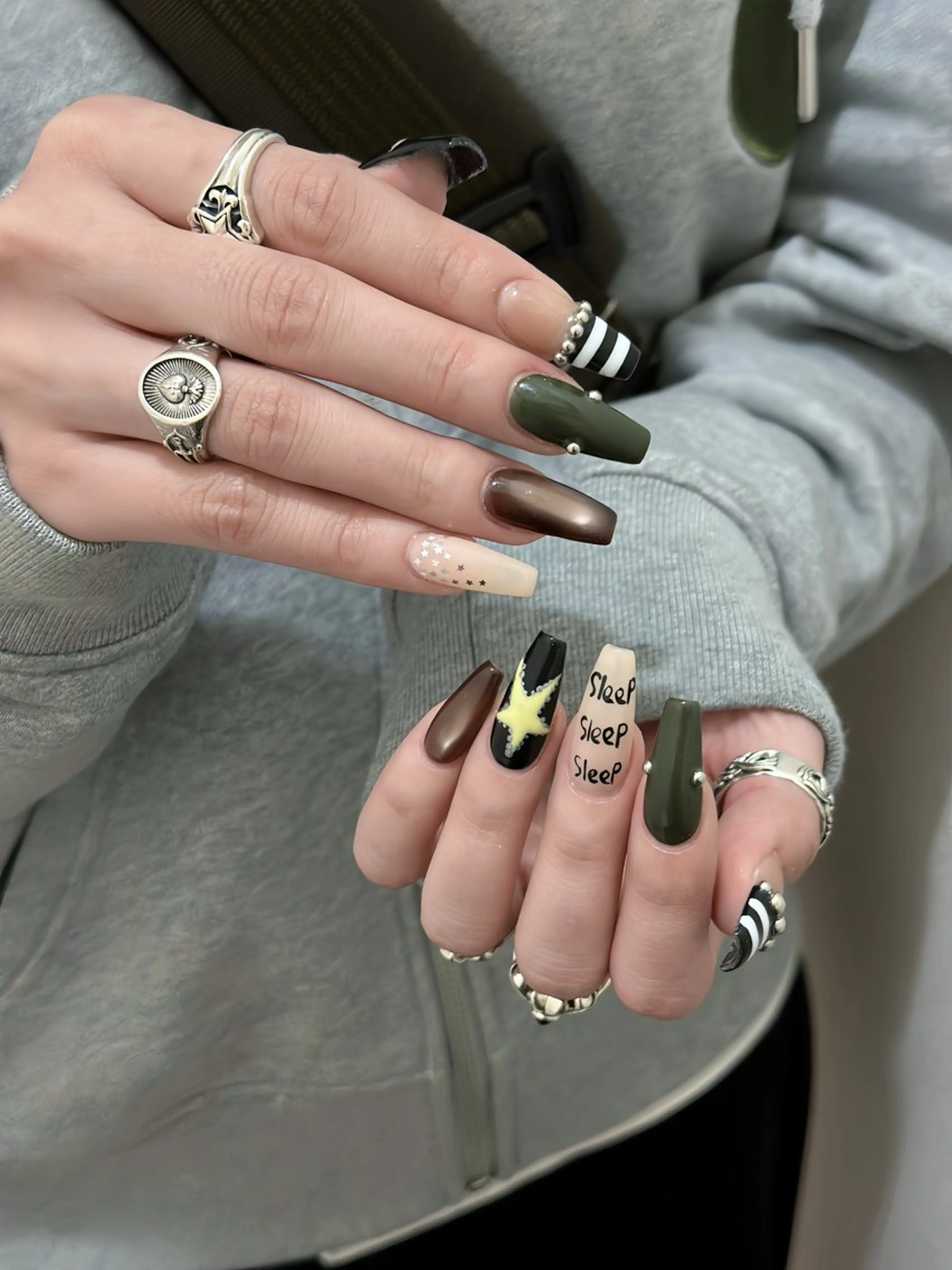 ネイル オーロラネイル ボルドー ブラウン 氷ネイル・うるうるネイル キラキラネイル ハンドネイル Julli ジュリのネイルデザイン